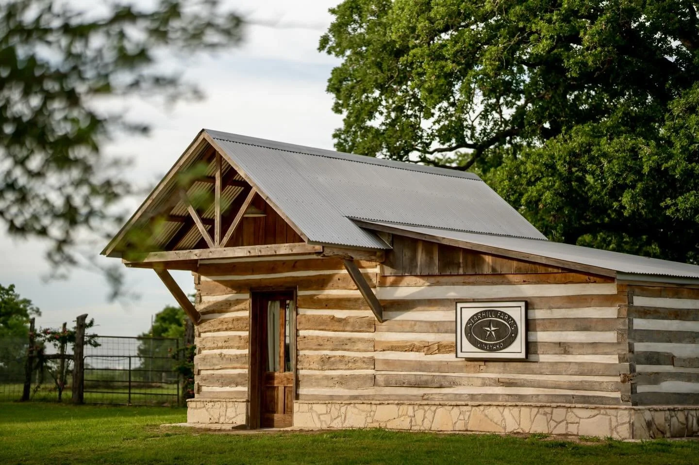 Be Amazed 🌱🤍

The stunning views at the farm are so captivating every day! We love the way our buildings look with all of the breathtaking scenery!