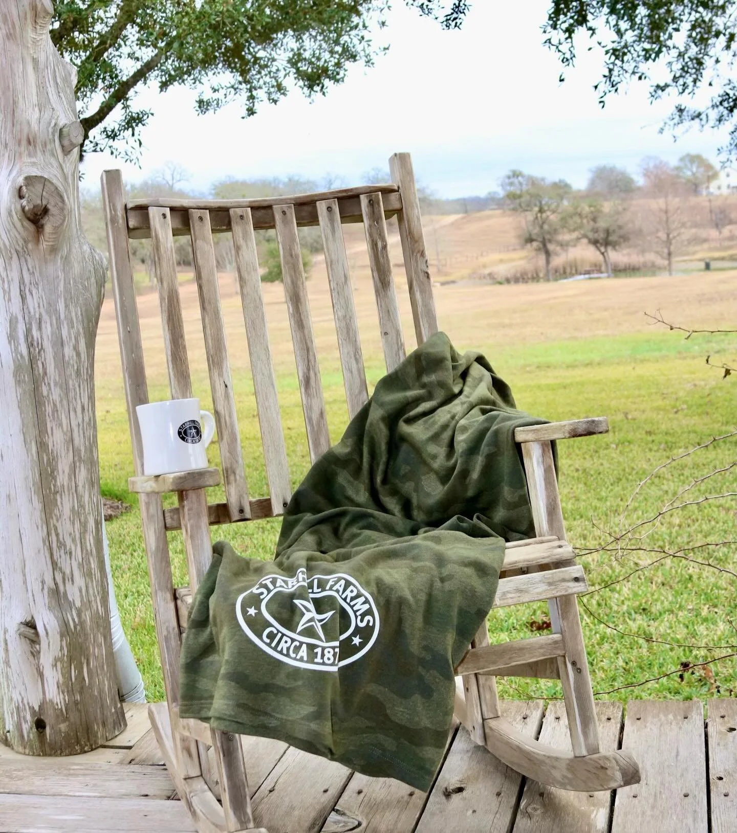 Be Warm ❄️🧣

With cool air coming to Texas, there&rsquo;s no better way to keep warm than to wrap up in your own Starhill Farms blanket! View our shop and get yours now! #newulm #starhillfarms #merch #countryside #starhill
