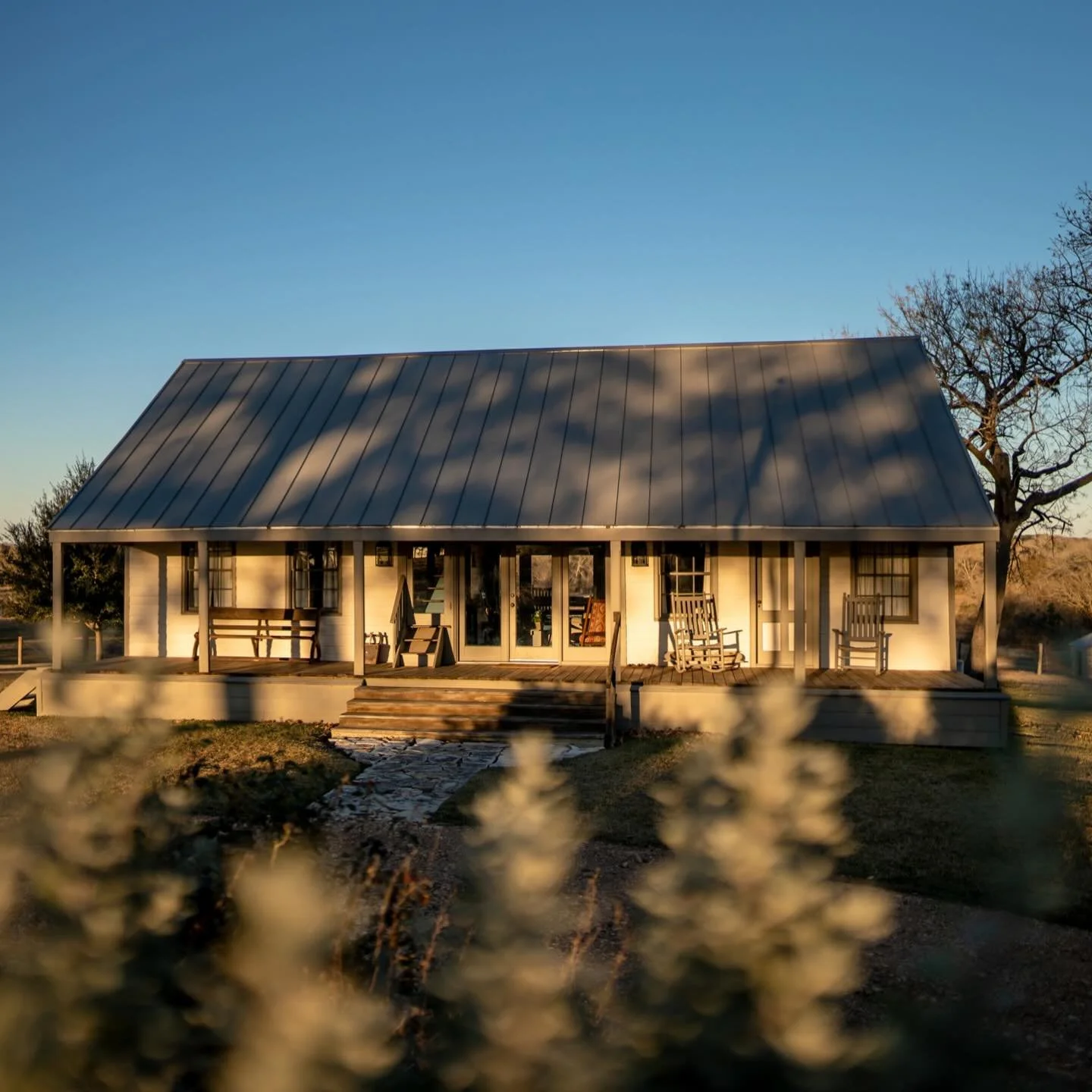 Trade traffic noise for rustling leaves, birdsong, and the quiet rhythm of the countryside 🍃 StarHill Farms is where you come to slow down and truly breathe ✨

#travel #vacation #texas #countryside