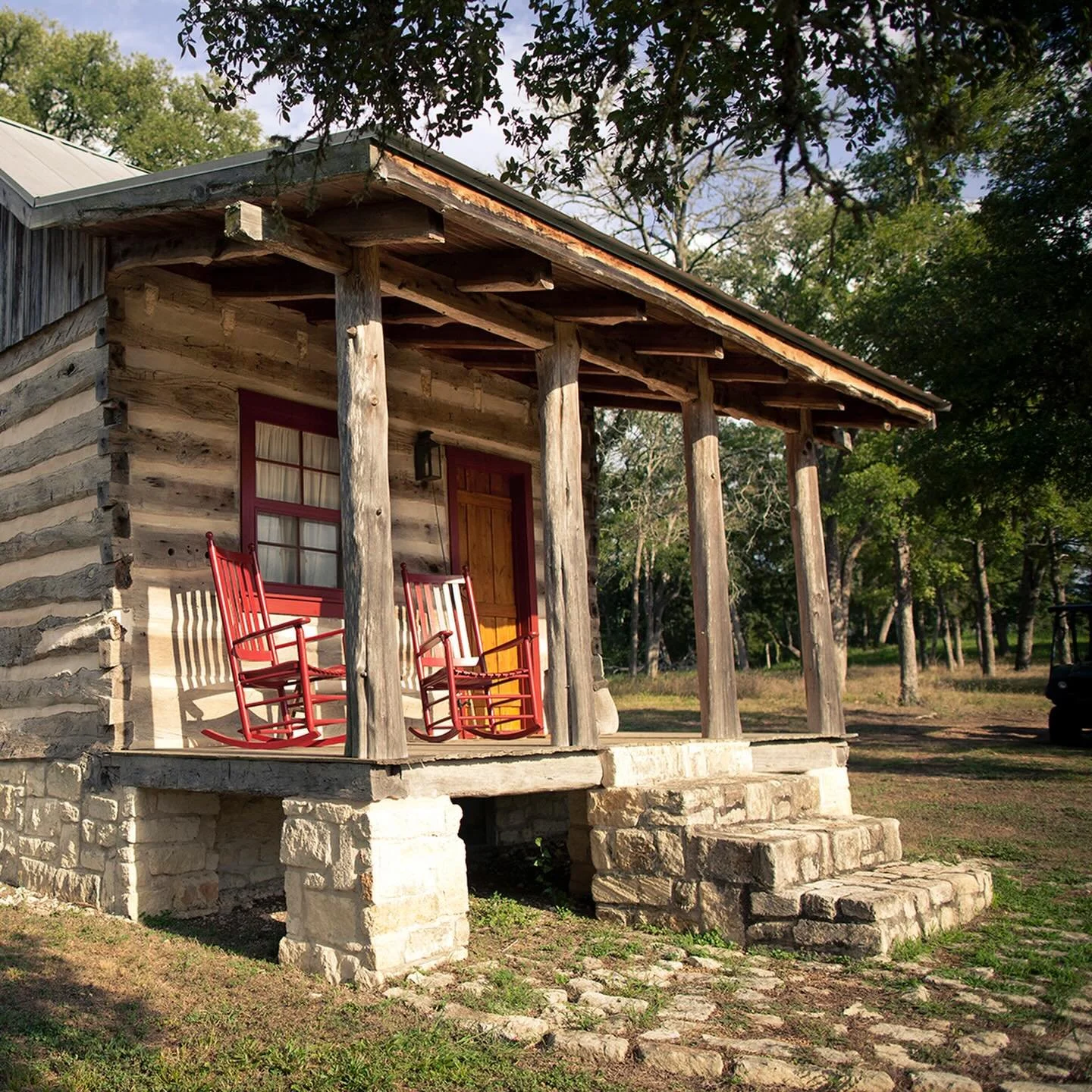 Looking for last minute spring break vacation ideas? Make it a rustic countryside getaway at StarHill Farms ☀️🍃🐄

#ranch #ranchlife #travel #texas