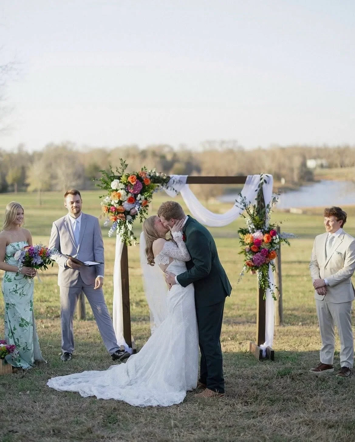 Thank you @ayden.russ and @mason.russell for choosing to have us host your beautiful ceremony and we wish nothing but the best and long lasting happiness for you both! 🤍💍✨

Photos 📸 @alextongolphotography
Flowers 💐 @moosefeathersflorist

#wedding