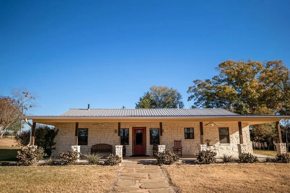 The Biggs House is a 1970&rsquo;s ranch style house full of history and one-of-a-kind antiques that has been renovated and updated accommodating up to 7 guests. Experience country style living at its finest 🌾

#cabinlife #cabinliving #ranchlife #cab