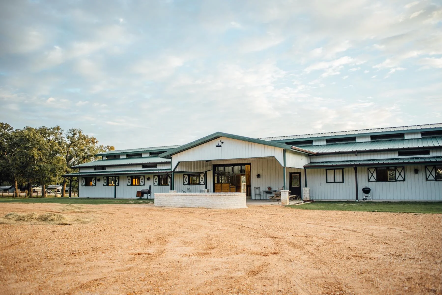 Take a look inside StarHill Stables 🐴✨

#horsephotography #horselovers #horsefarm #farmlife #animallove