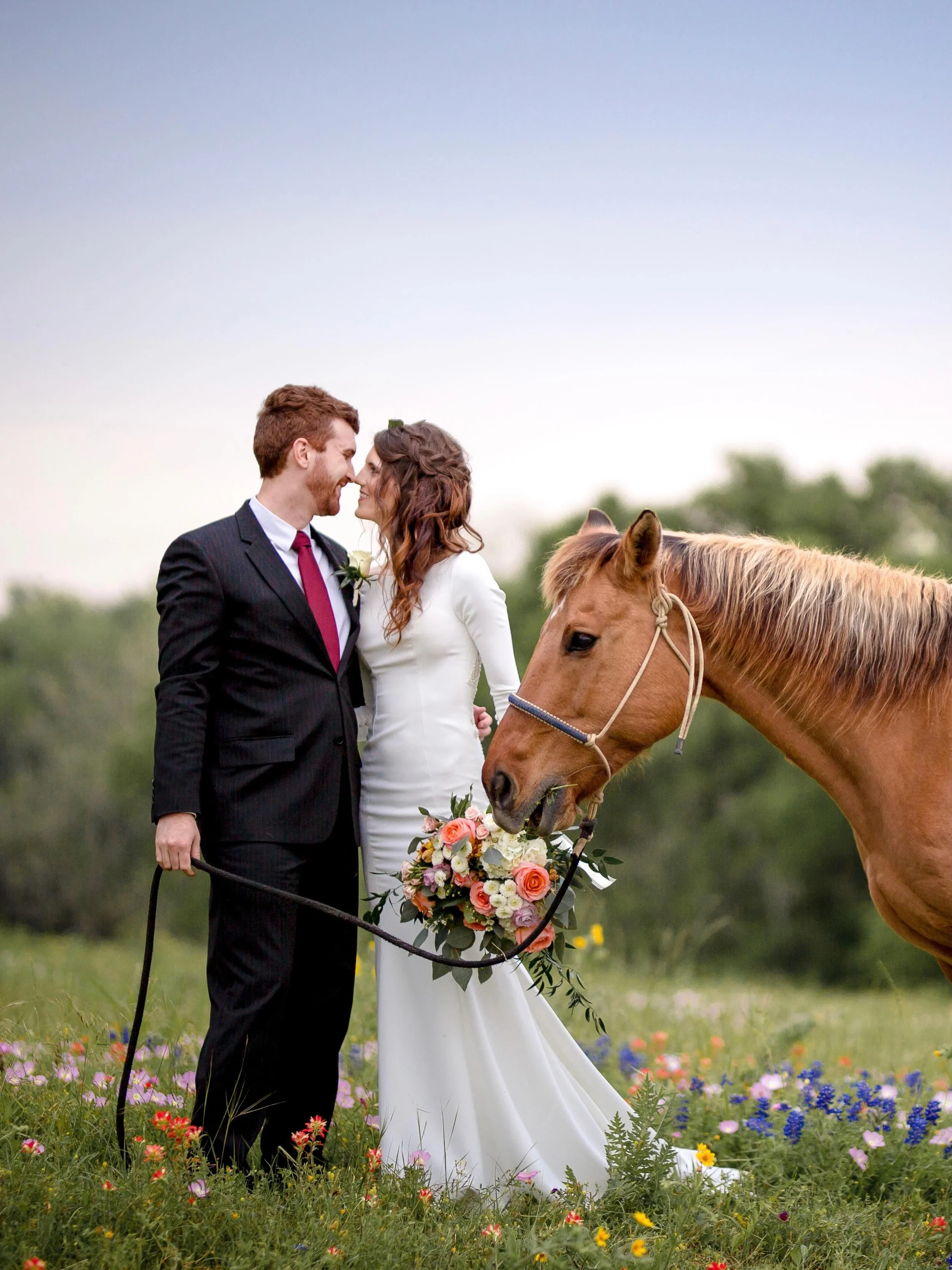 Your countryside fairytale starts with &ldquo;yes&rdquo; and begins at StarHill Farms 🤍💐✨

#elopement #elope #microwedding #weddinggoals #elopementwedding