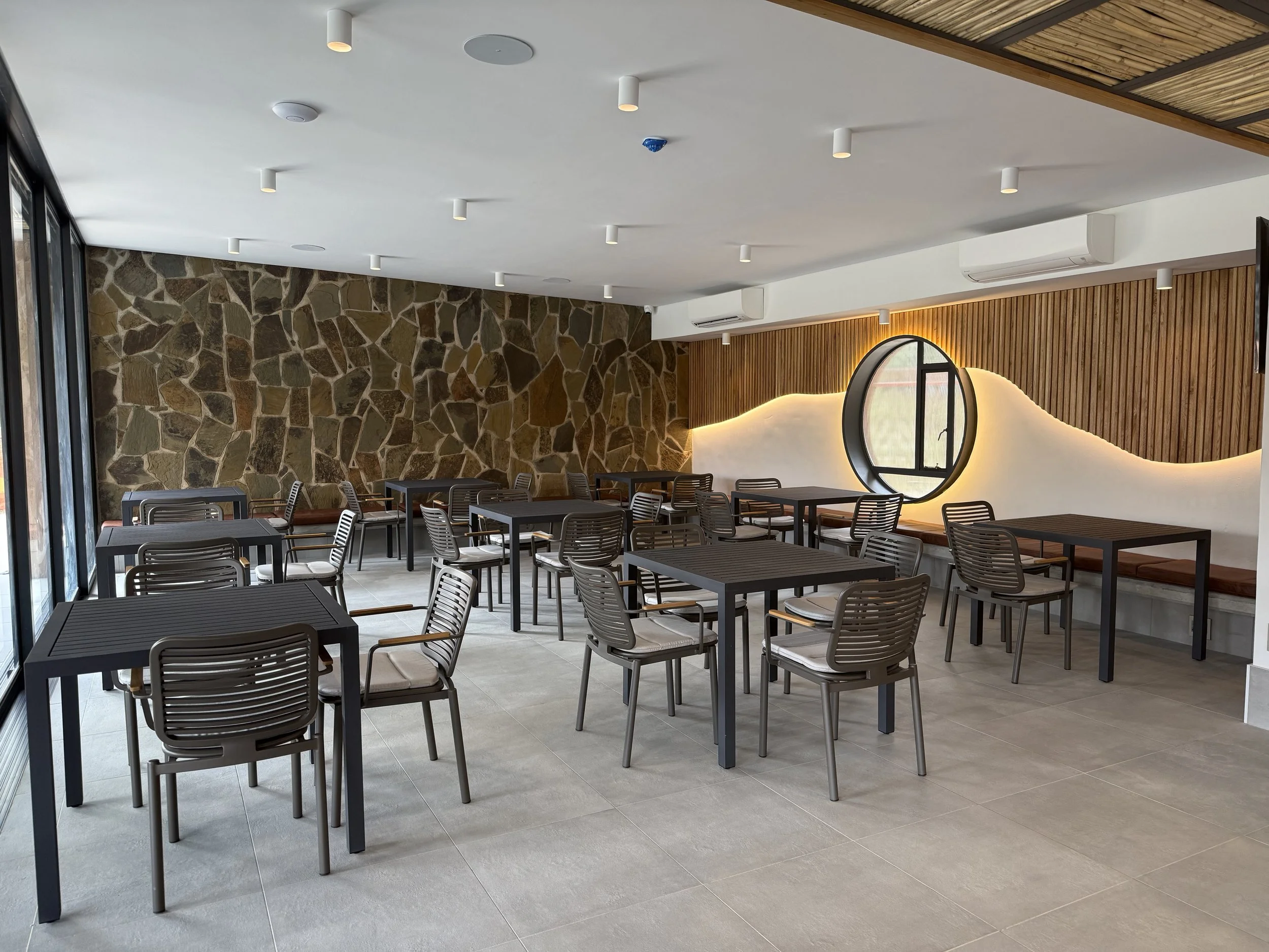 2512_Oasis Restaurant_8.jpeg