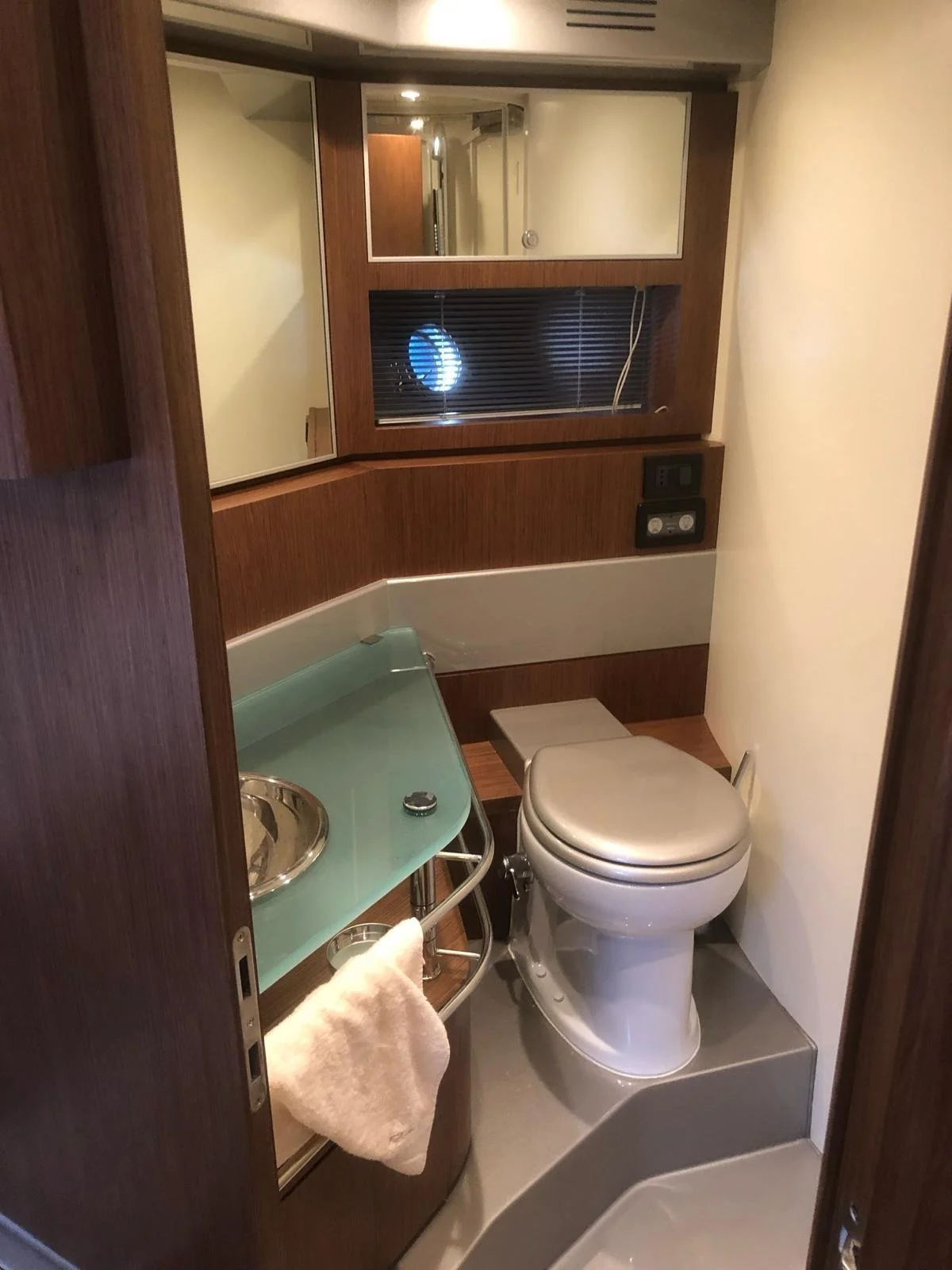 WhatsApp Image 2024-12-30 at 14.01.18.jpeg