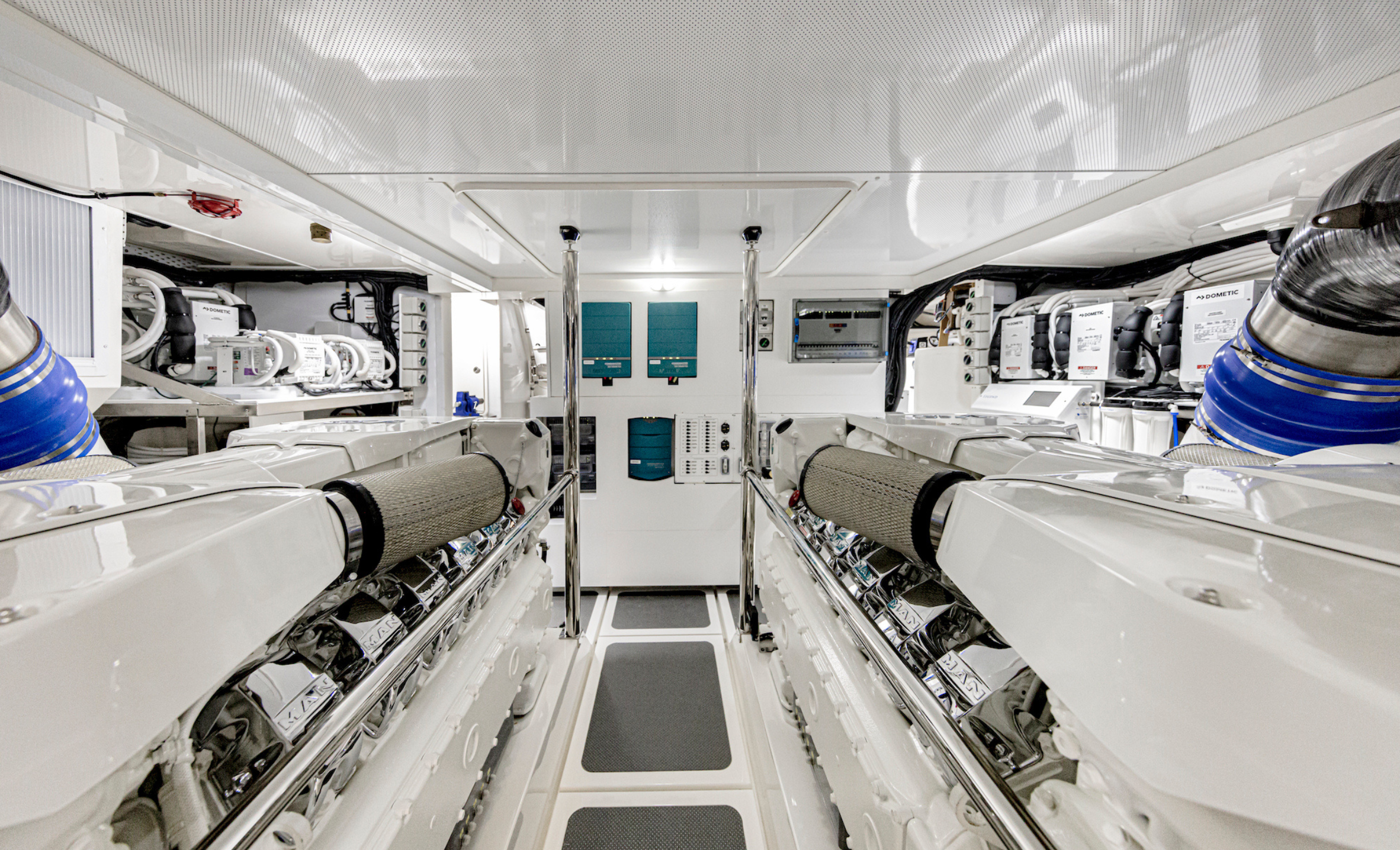 Riviera-78-Sports-Motor-Yacht-Engine-Room-.png
