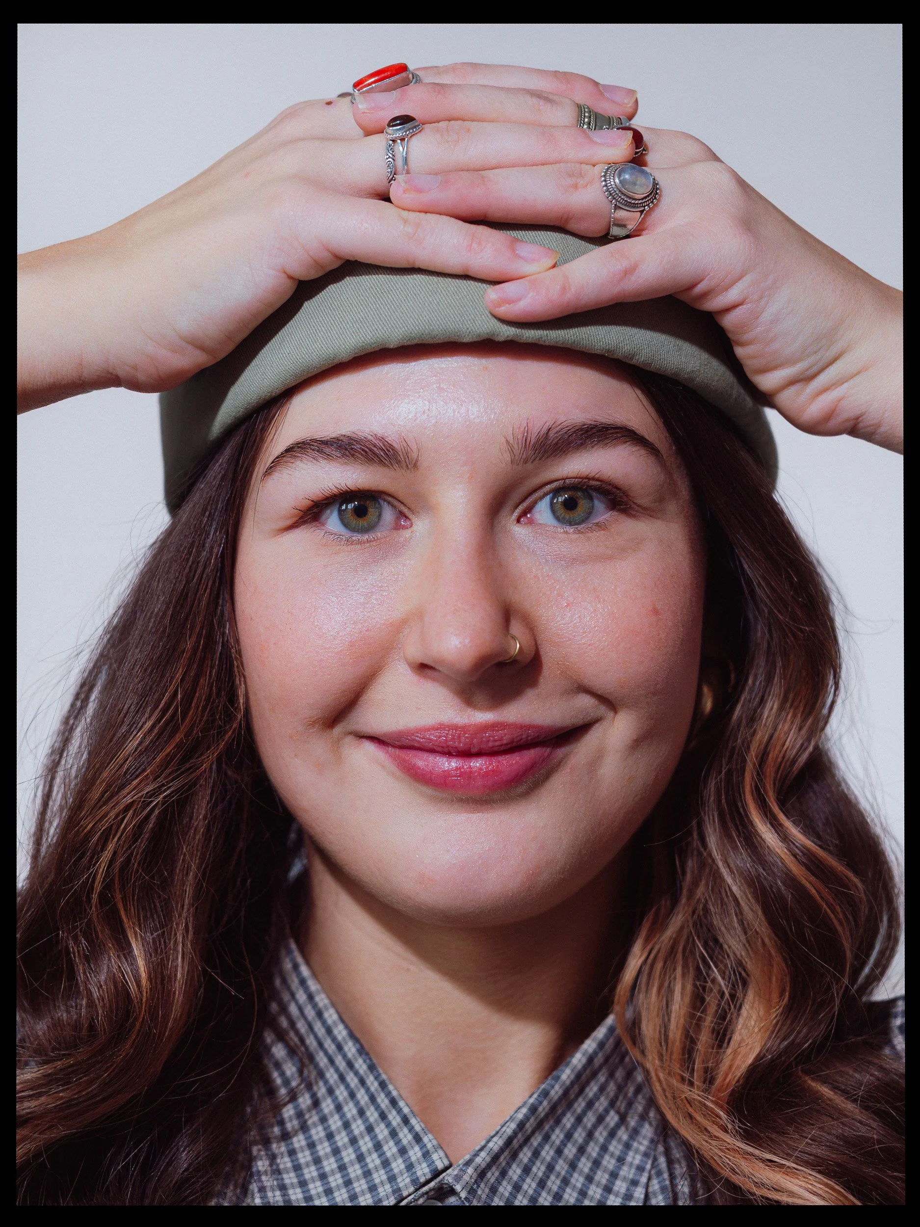 Authentiek portret van een DJ in Den Bosch, gefotografeerd door Jan Gradje Vollebergh