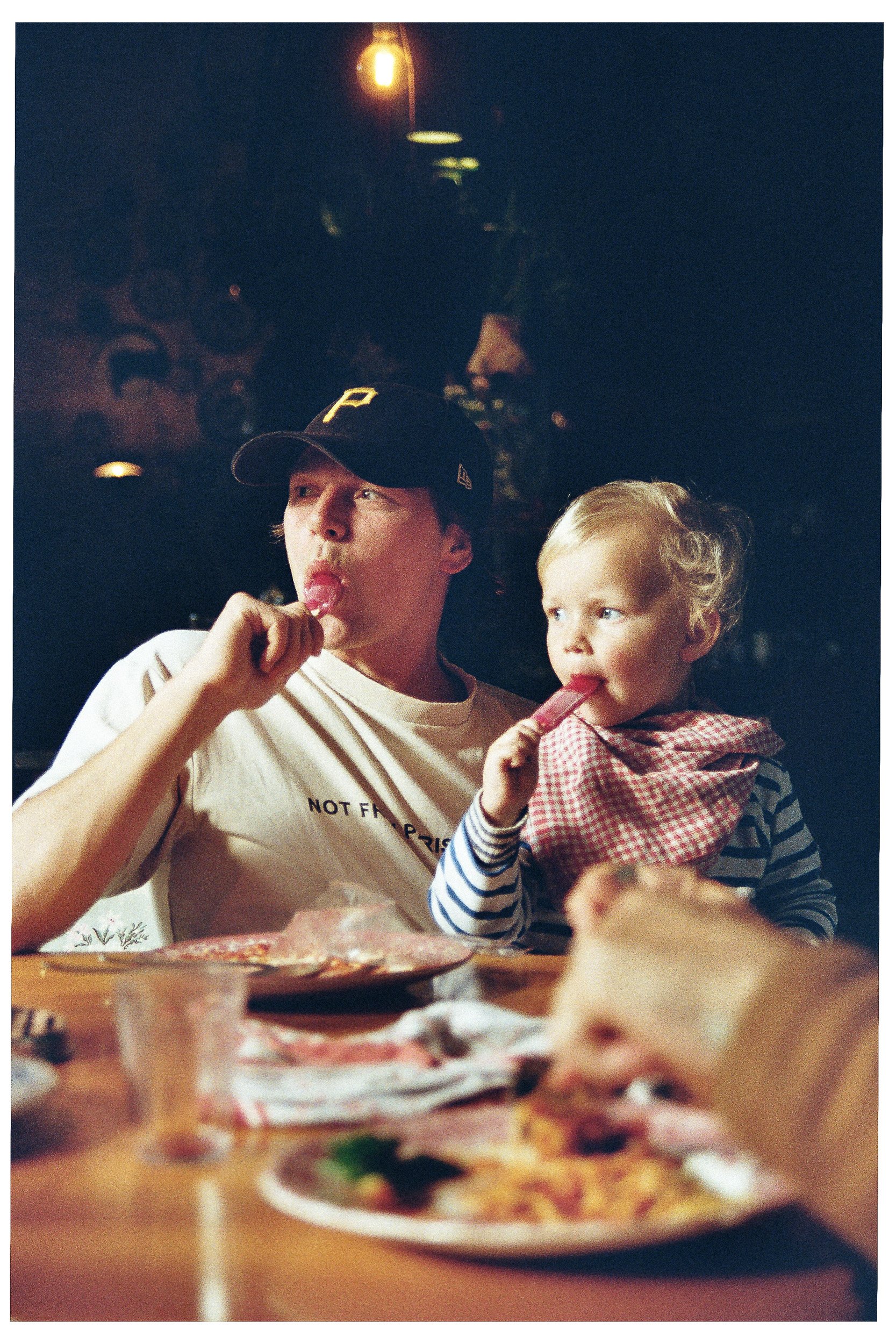 Documentair portret van familie in Den Bosch, gefotografeerd door Jan Gradje Vollebergh