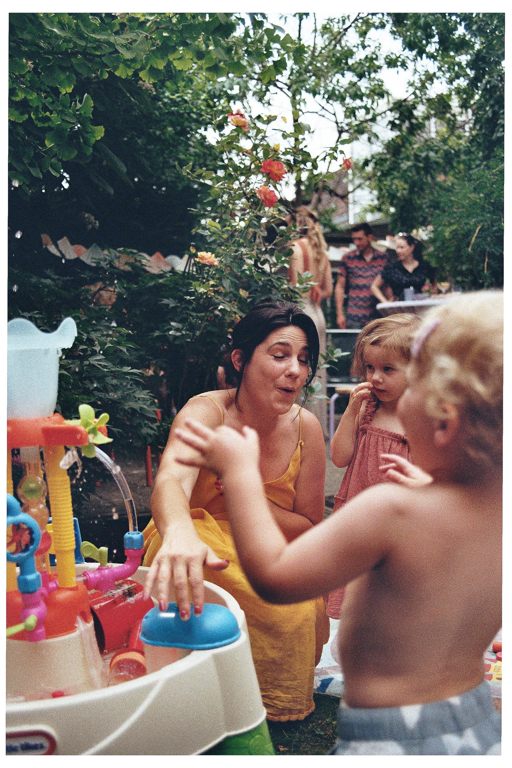 Documentair portret van familie in Den Bosch, gefotografeerd door Jan Gradje Vollebergh