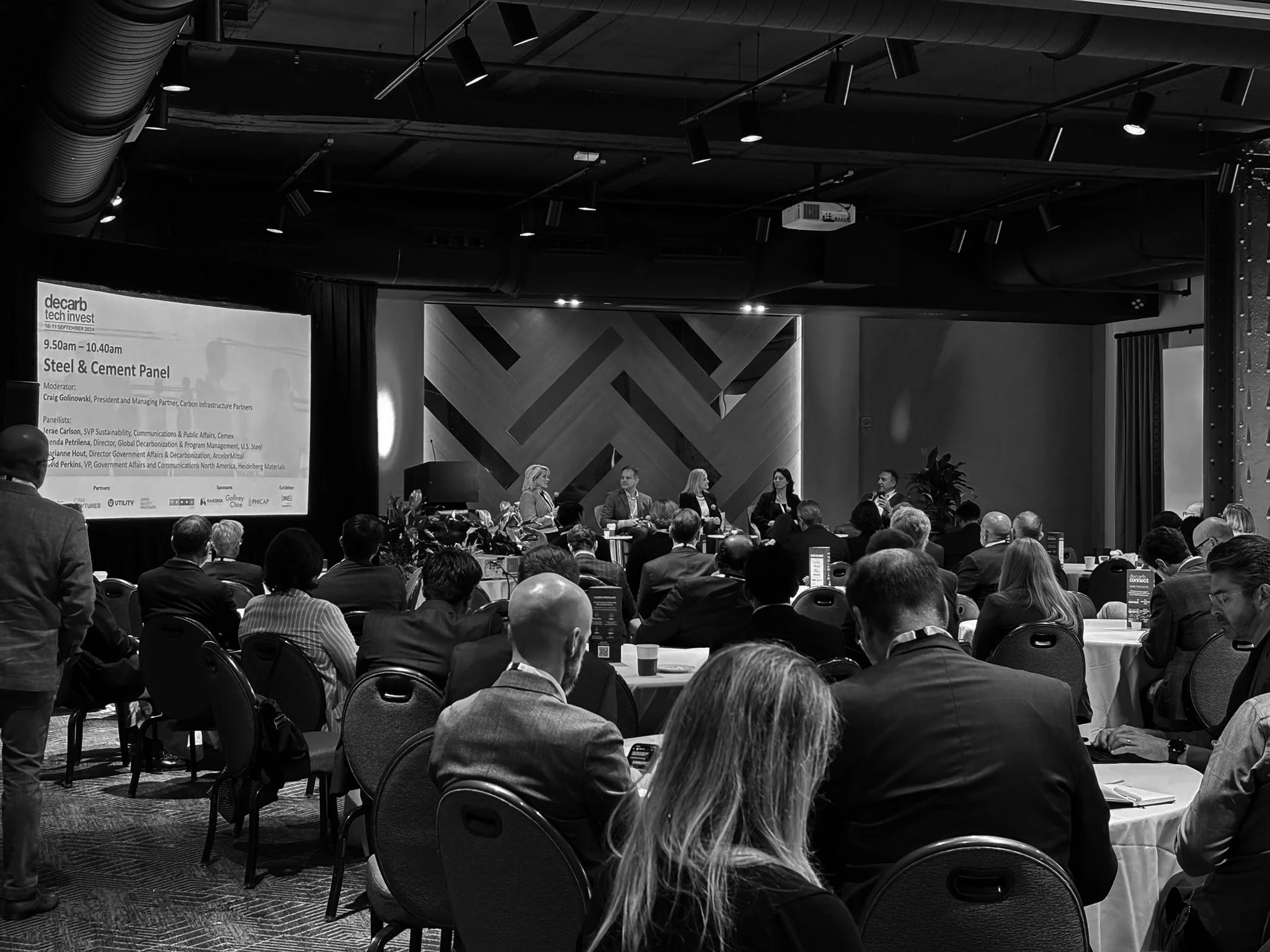 Black and white photo of a Decarb TechInvest panel discussion with audience members at an industrial decarbonisation event.
