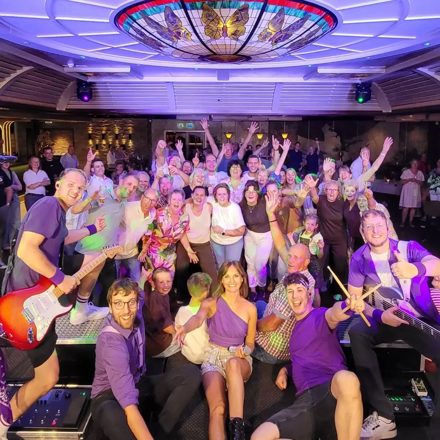 Jan &amp; Joke, bedankt! Voor het eerst, met een bijzondere reden, begonnen wij de avond met Narcotic en jullie gingen los 🎉 De toon was gelijk gezet voor dit prachtige huwelijksfeest 💃🏻💫

𝘍𝘦𝘦𝘴𝘵𝘫𝘦 𝘮𝘦𝘵 𝘒𝘢𝘳𝘢𝘬𝘵𝘦𝘳?🔥
🗓 @burovoormuz