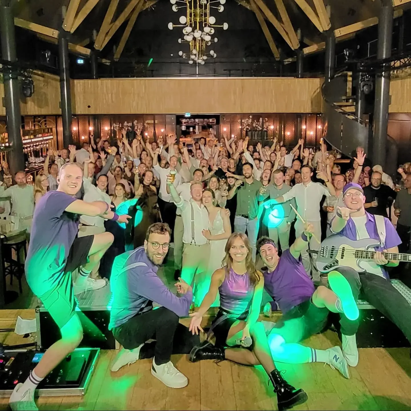 Roy &amp; Malon, bedankt voor deze geweldige avond! Op deze feestjes staan wij heel graag 😍 Wat een prachtig stel en een grandioos feest! 🎉 
En wie weet tot een volgende keer.. 😏

𝘍𝘦𝘦𝘴𝘵𝘫𝘦 𝘮𝘦𝘵 𝘒𝘢𝘳𝘢𝘬𝘵𝘦𝘳?🔥
🗓 @burovoormuziek
🌐 www