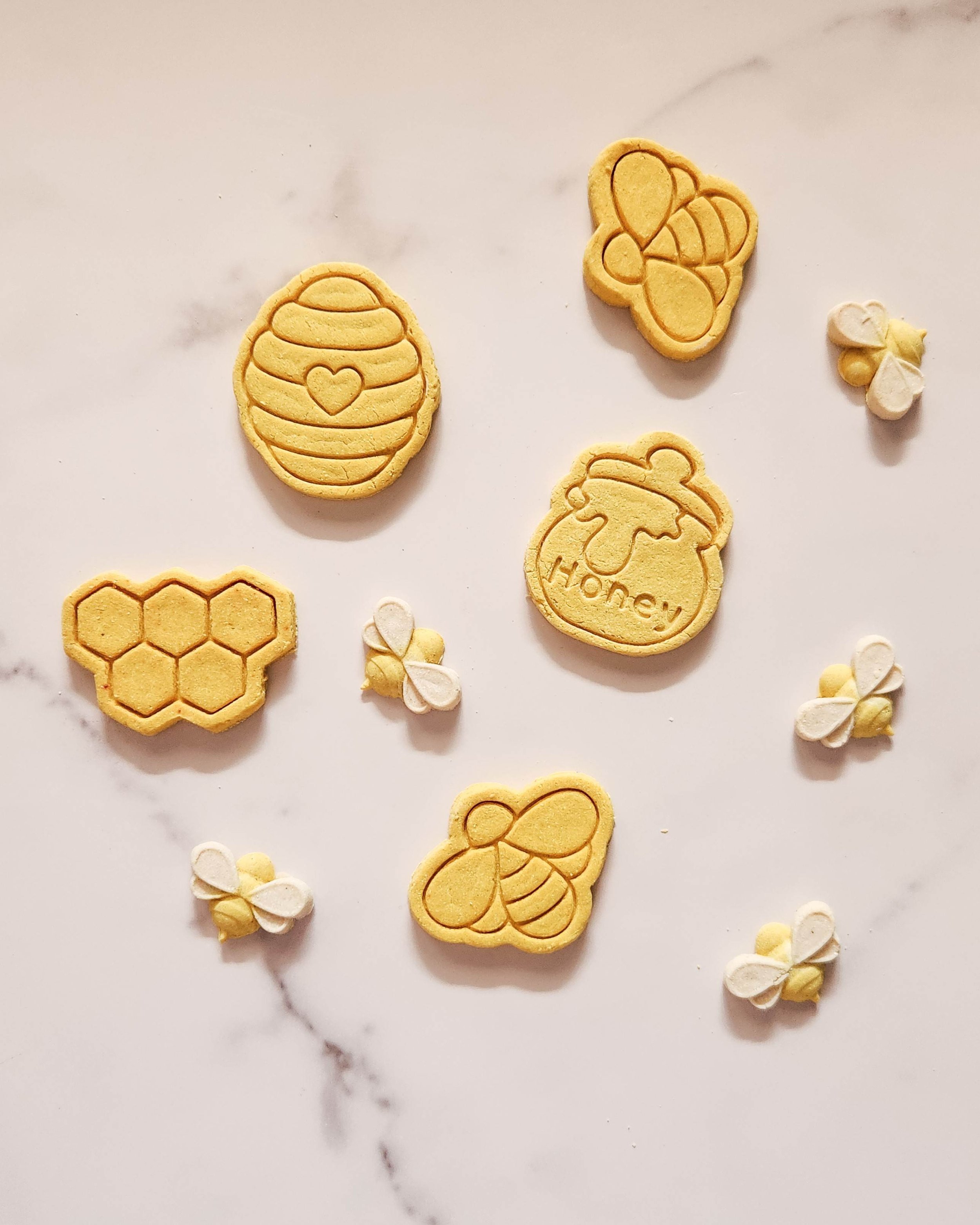 Merry Tails Pawtisserie Bumblebee Bakes