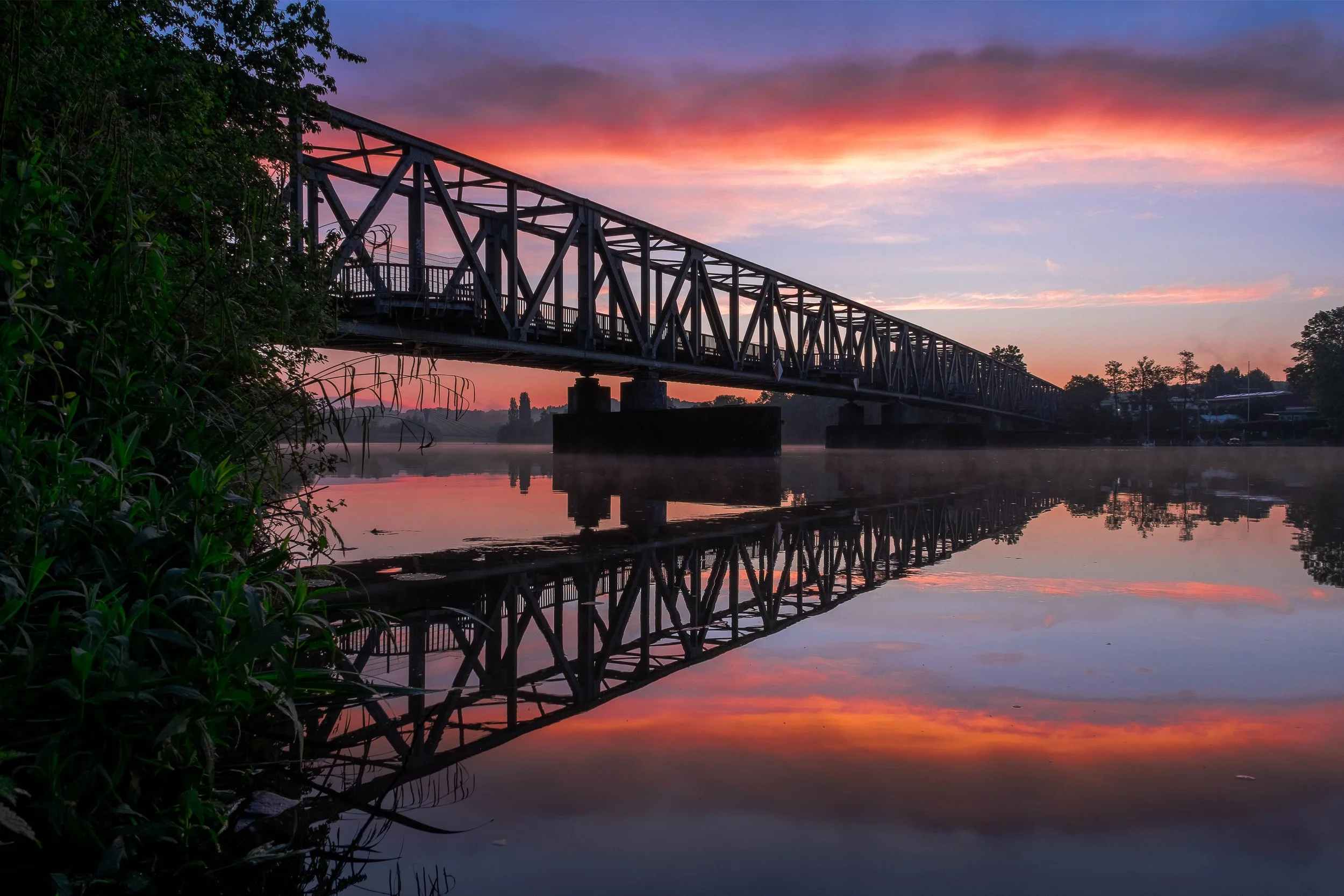 Sonnenaufgang_Eisenbahnbruecke Kupferdreh_2024-05-26.jpg