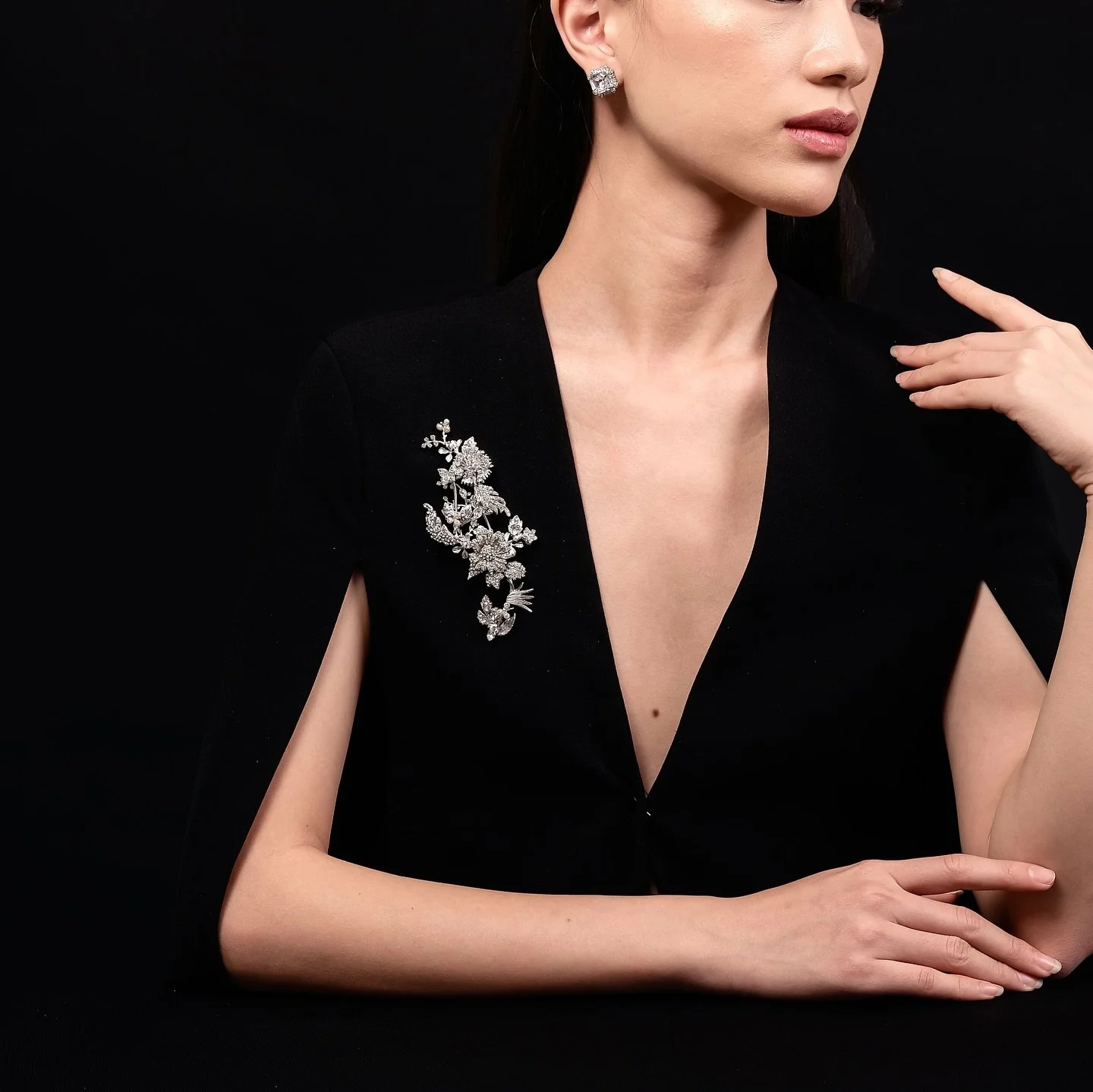 Our Le Fleur collection 🤍 — designed to bring effortless sophistication to any look and occasion.
brooches are always an easy way to elevate any top ✨
#epajewel