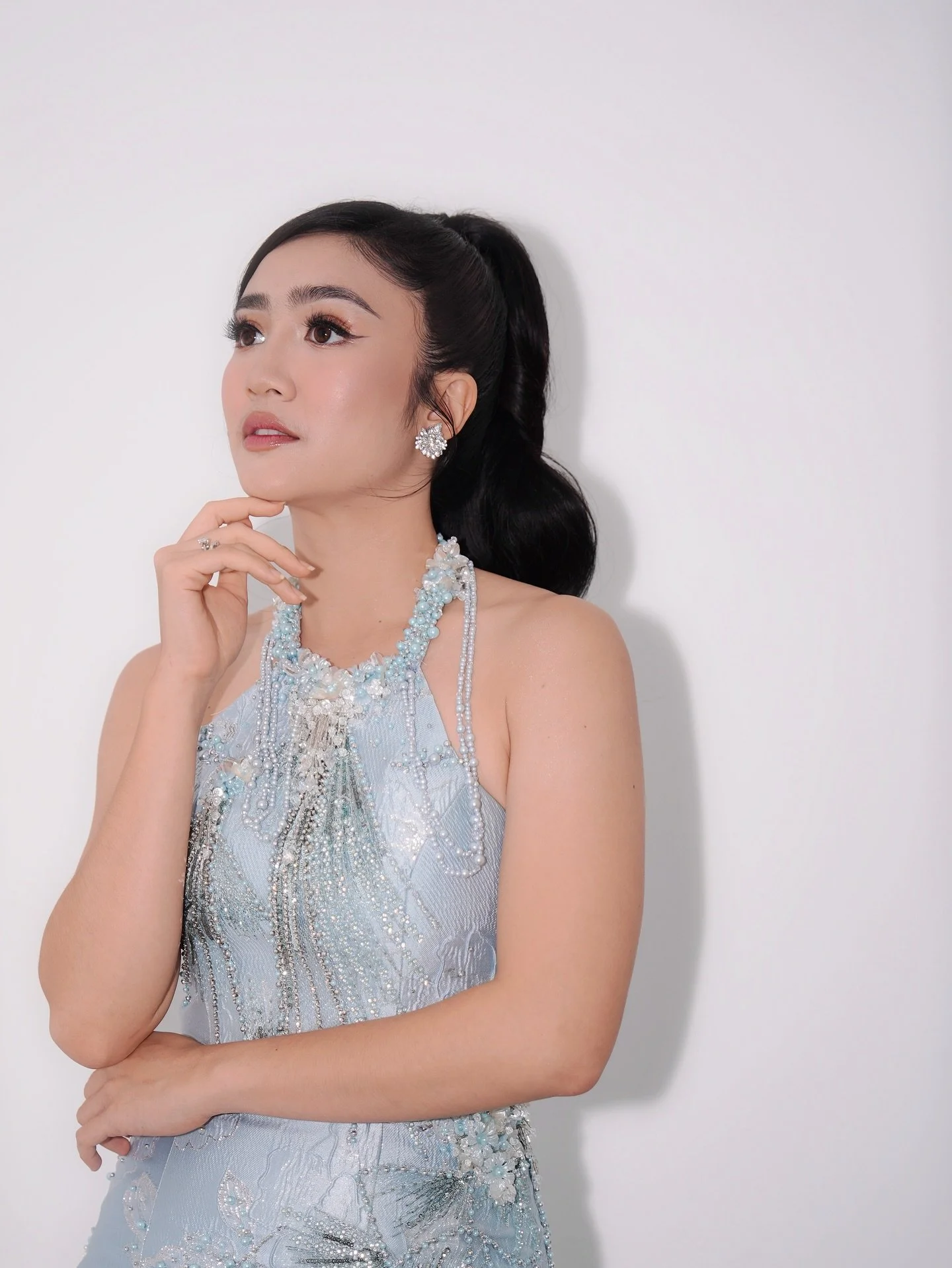 The charming and sweet @febbyrastanty wearing our Le Fleur earrings &mdash; simple but a statement piece 🤍

#epajewel 

Styled by the best @wanda_haraa &amp; team @wandaharaaproject ✨