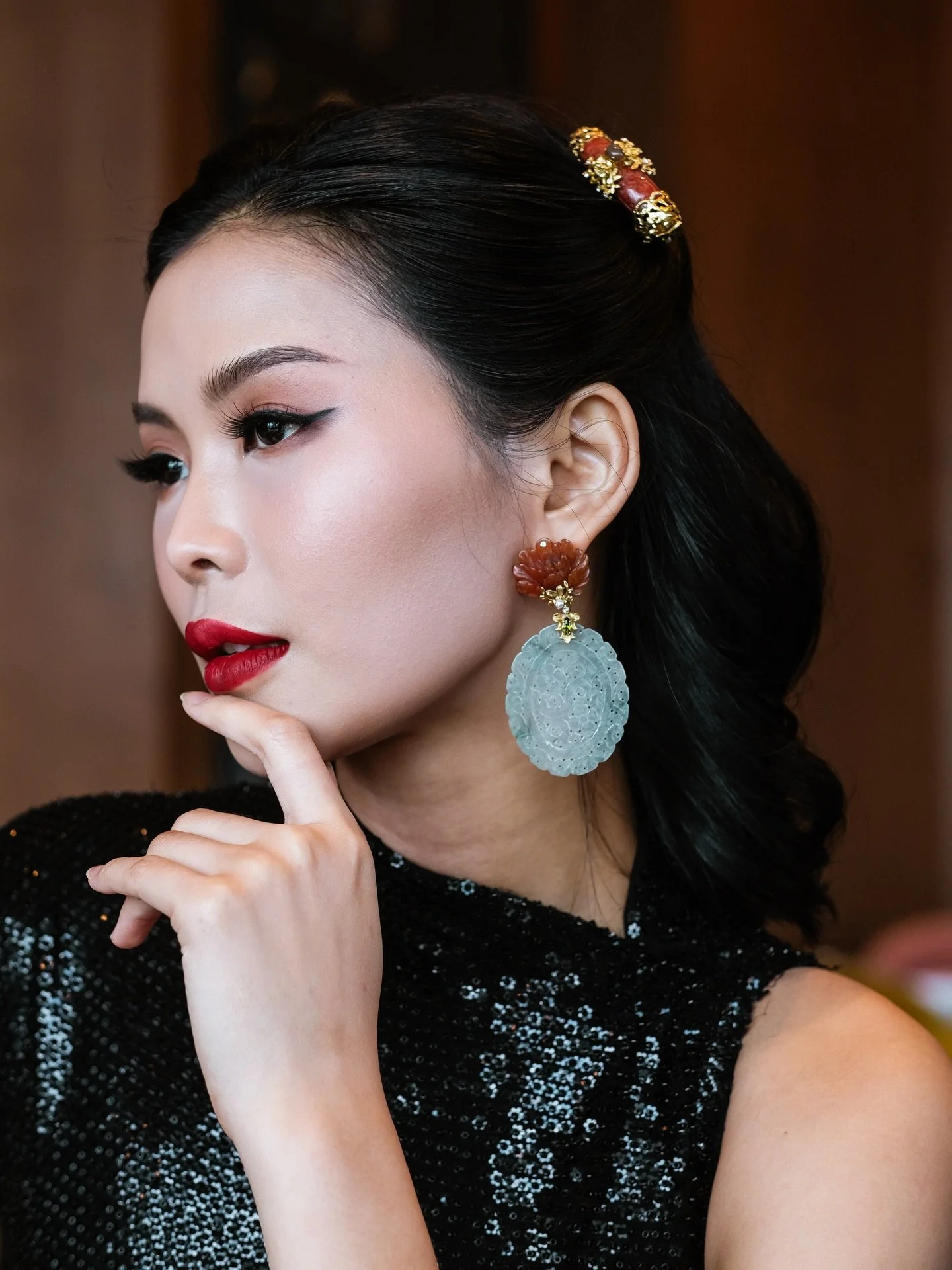 When your earrings do the talking for you

In the frame: Limited edition Celadon Jade &amp; Red Agate Earrings, Red Agate Hairpiece, Jadeite Bangle

Celestial Bloom &mdash; launching on the 23rd of January 

#epajewel 

location: @tangcourtjakarta @l