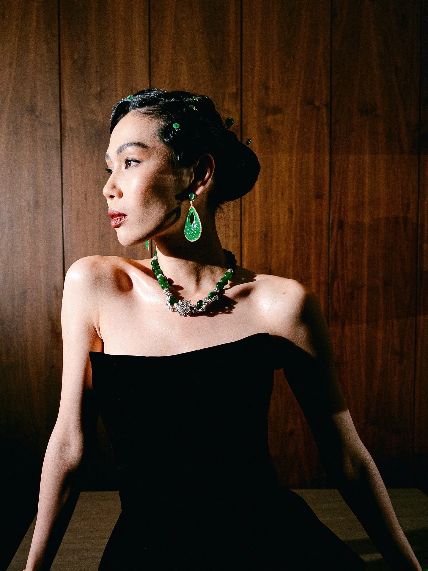 A classic palette &mdash; green jade and black velvet, styled with edge.

Celestial Bloom &mdash; a special showcase of elegance with @stellalunardy @lunebystella at @langham_jakarta @tangcourtjakarta for this Lunar New Year supported by @bankbri_id 