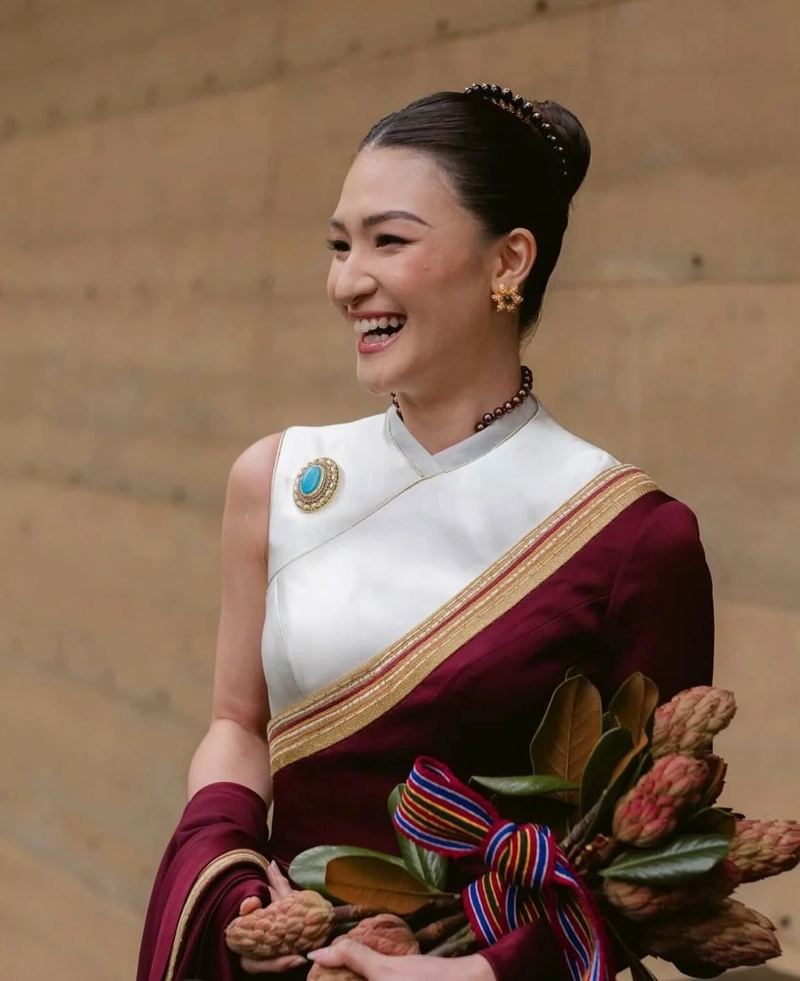&ldquo;Some jewelry carries more than beauty &mdash; it carries a journey.&rdquo;

From Tibet, Tara brought a stone filled with meaning.
Transformed into a bespoke brooch, with matching gold lotus earrings created just for her very special day.

A qu