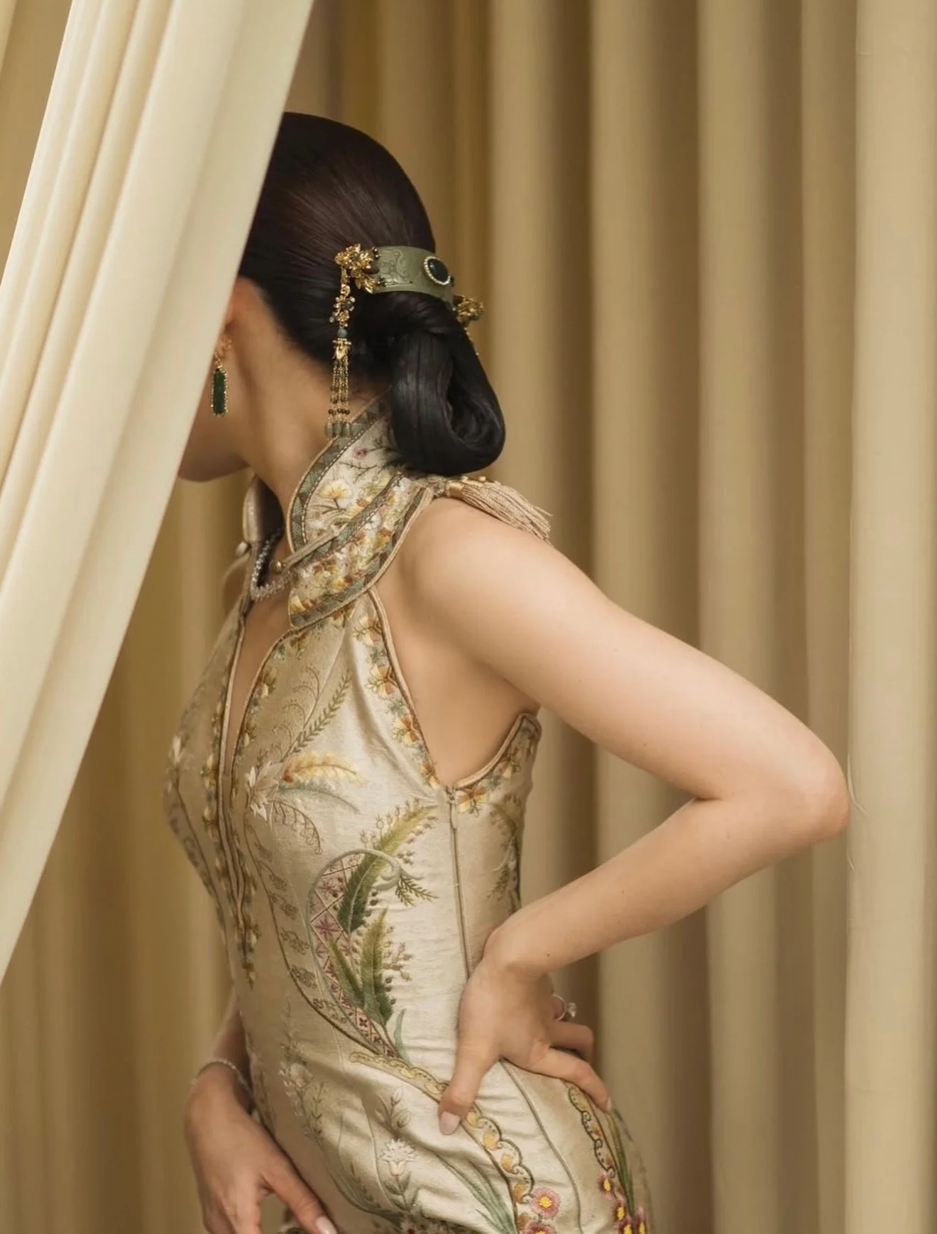 For Life&rsquo;s Most Meaningful Moments.

Featuring our Sage Jadeite Hairpiece and Green Jadeite Earrings, worn beautifully by Ms. Sophia on her Sangjit day.

#epajewel #epajewelbride

Dressed in @adrianganworld 
Makeup @jerikomakeup 
Hairdo @arlynh