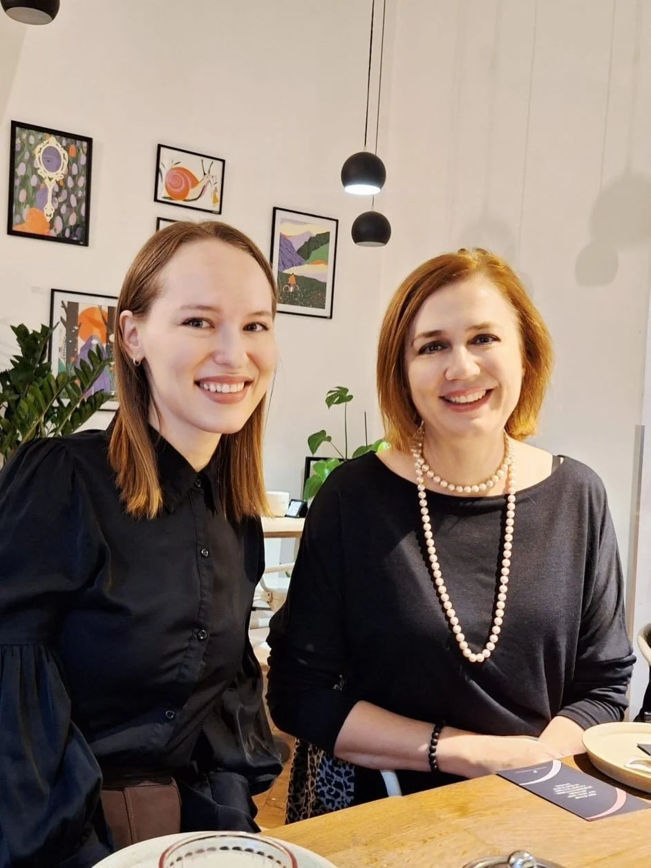 De ce continui să creez spații de conversații ghidate &icirc;ntre femei

&Icirc;n noiembrie, &icirc;n comunitatea HER HARMONY, am avut o nouă cină din seria Conversații intime, cu un invitat care a adus multă claritate și siguranță &icirc;n dialog: d