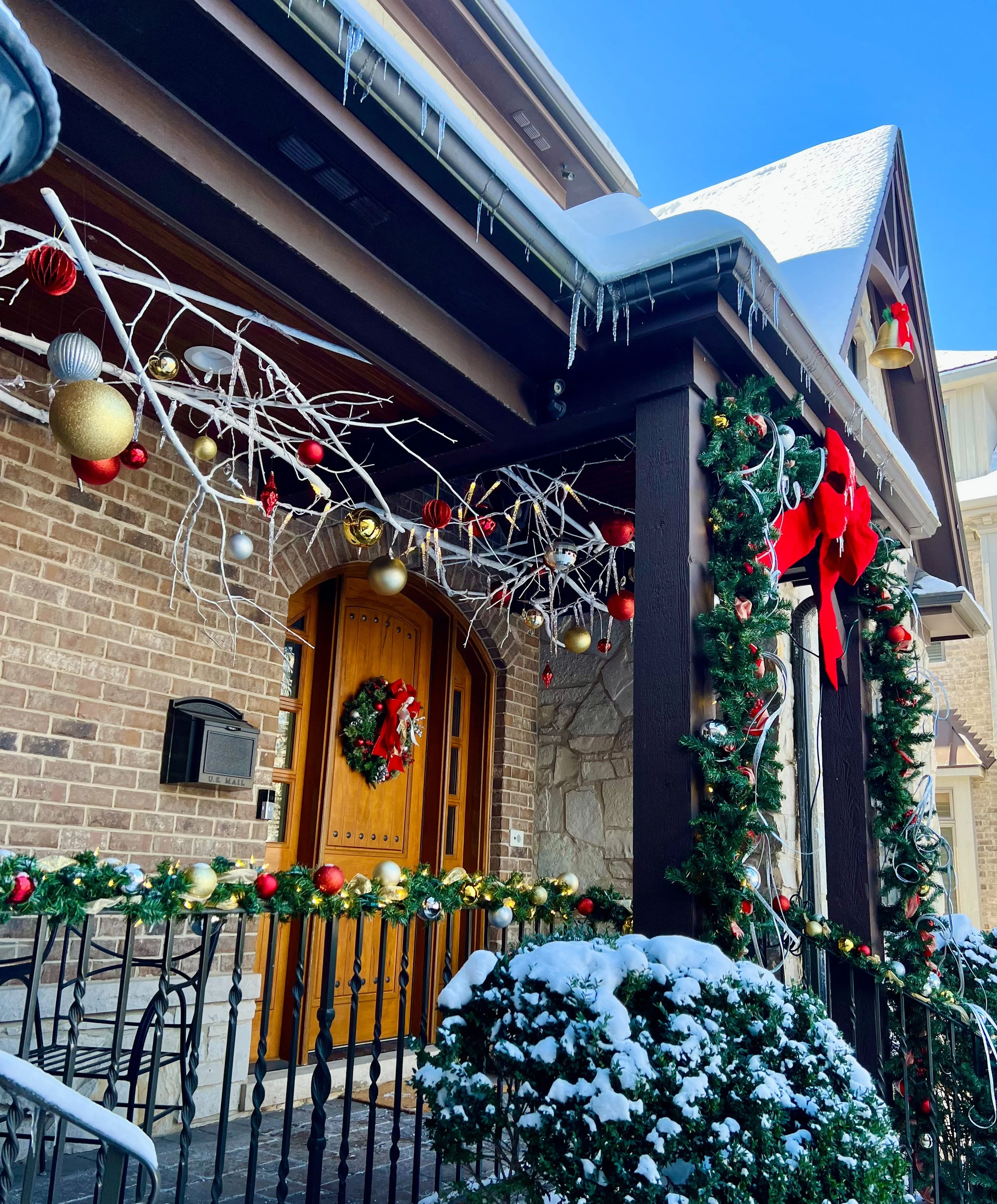 Holiday - Winter Wonderland - bow and bell.png
