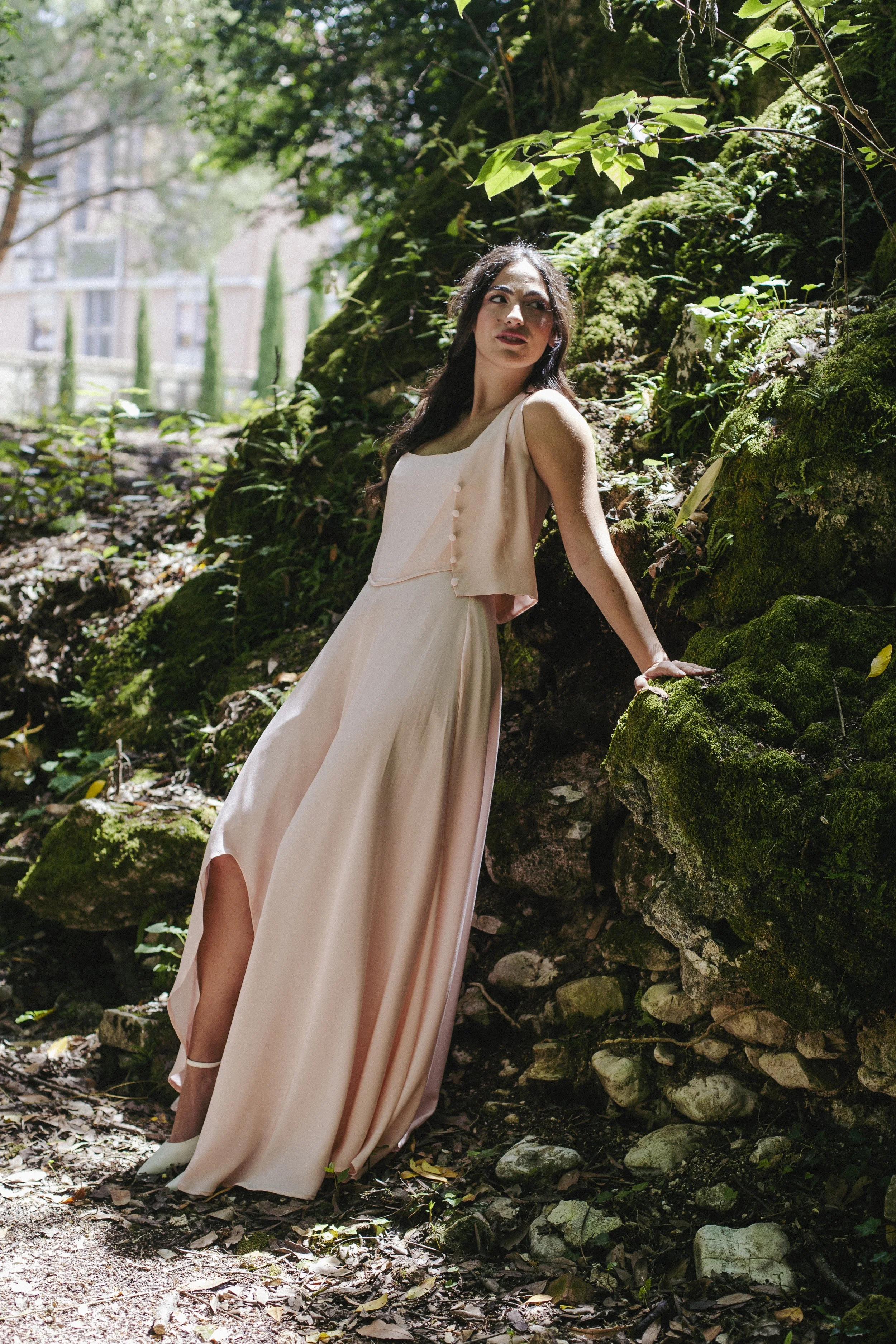 Hebe Corset
Starting from €225
A structured strapless corset in 100% blush silk, featuring covered button details at the front. Soft, feminine and versatile. Handmade in Italy, made to measure.
Hebe Skirt
Starting from €420
A floor-length skirt in 10