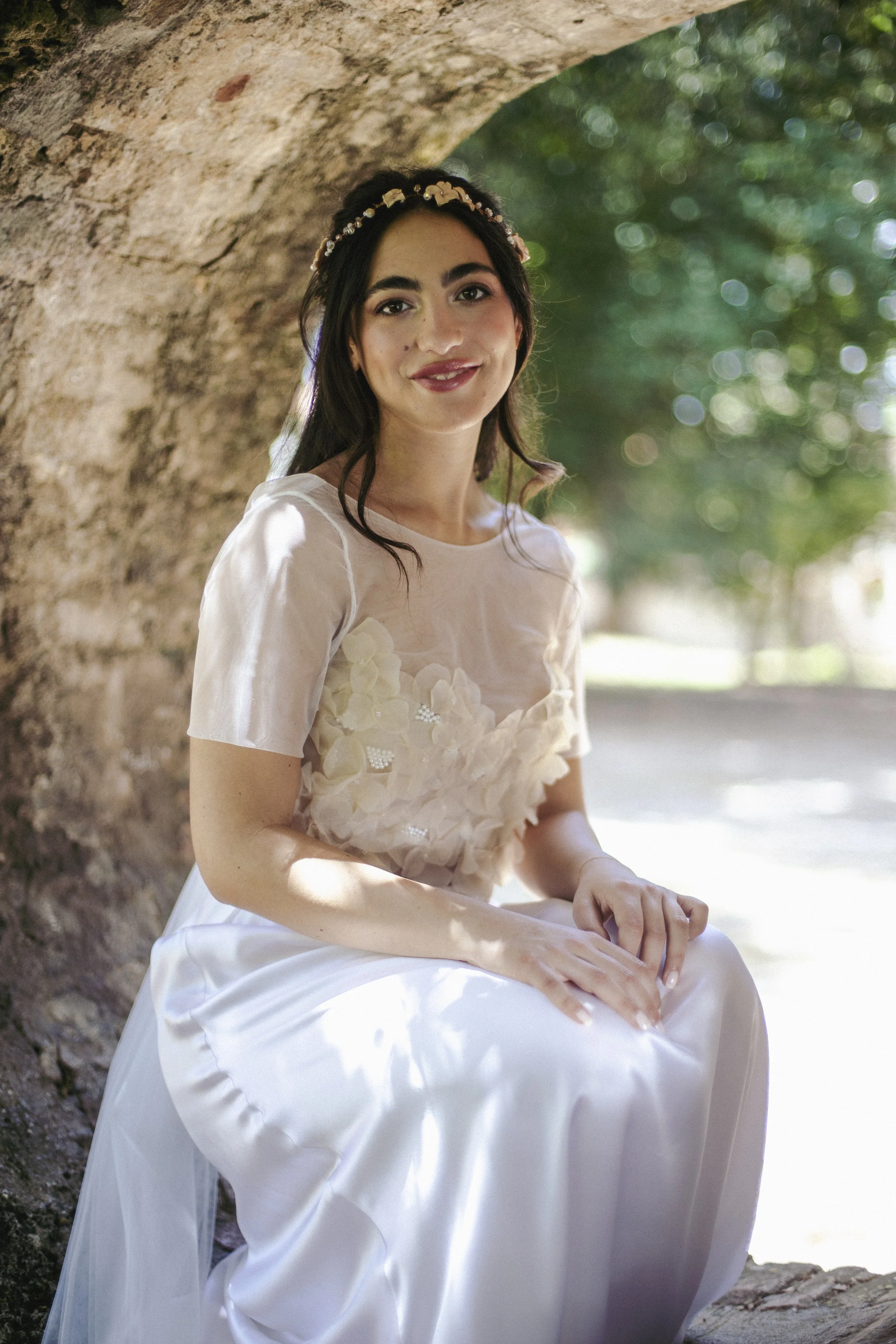 Pansé
Starting from €1,850
A dreamy bridal gown featuring a sheer tulle bodice adorned with handcrafted flowers in tulle marquisette and pearls, flowing into a fluid silk satin skirt. Every flower is made by hand, making each piece truly one of a kin
