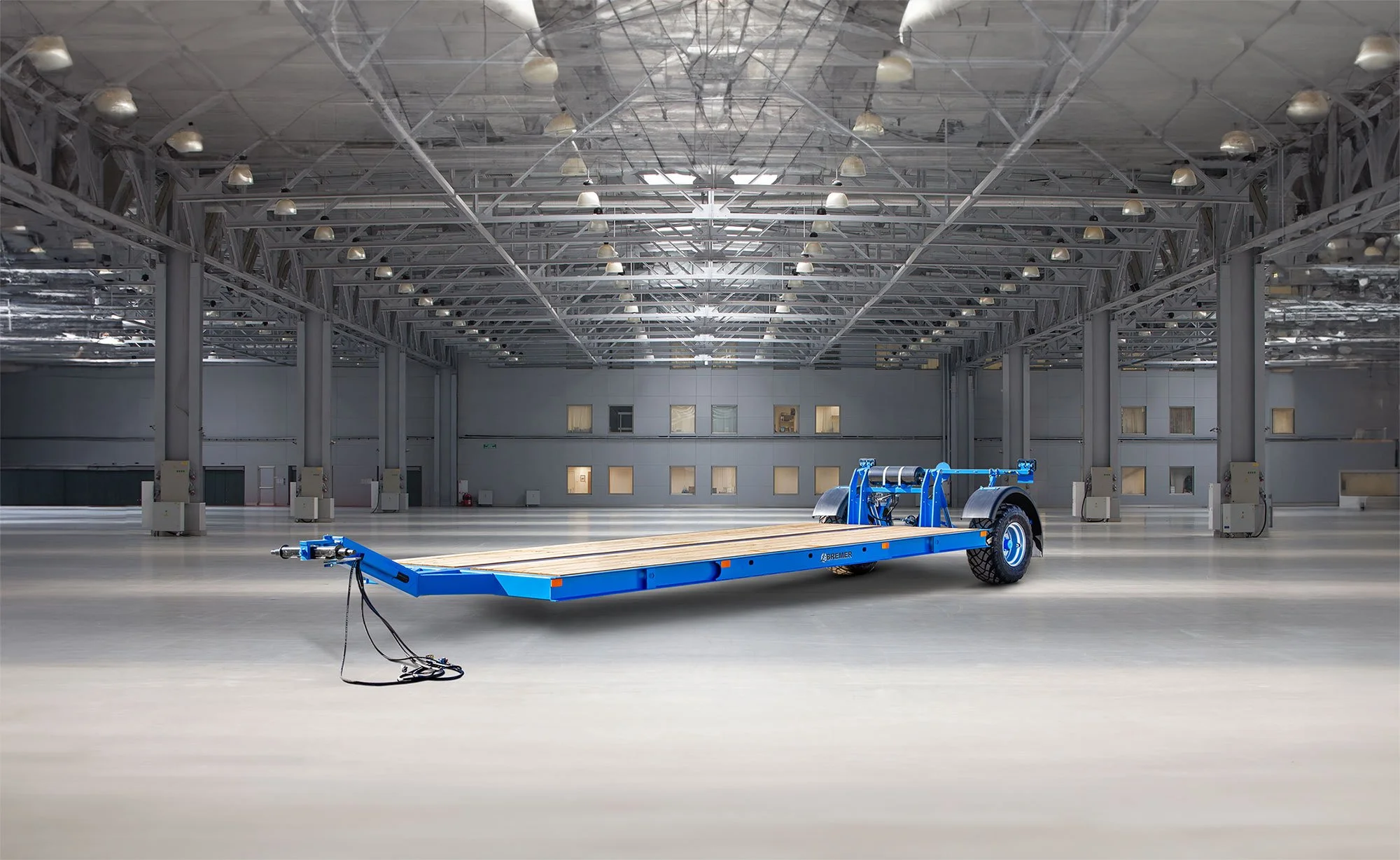 Plattformwagen mit viel Platz unter der Plattform und Schläuchen