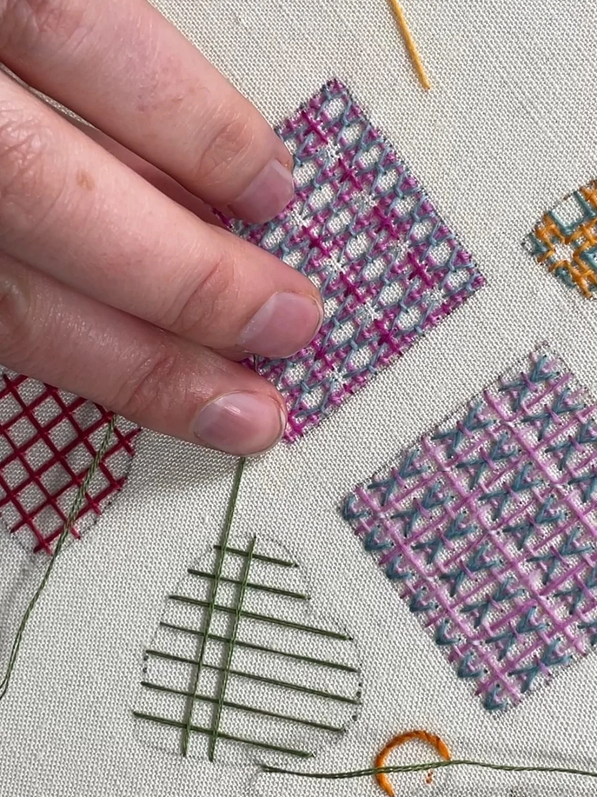 I managed to squeeze in a quick sampling session yesterday for my Deep Dive Into Trellis class and I had so much fun. 

I was experimenting with using other techniques to inspire my trellis filling stitches and these are just a few of the examples i 