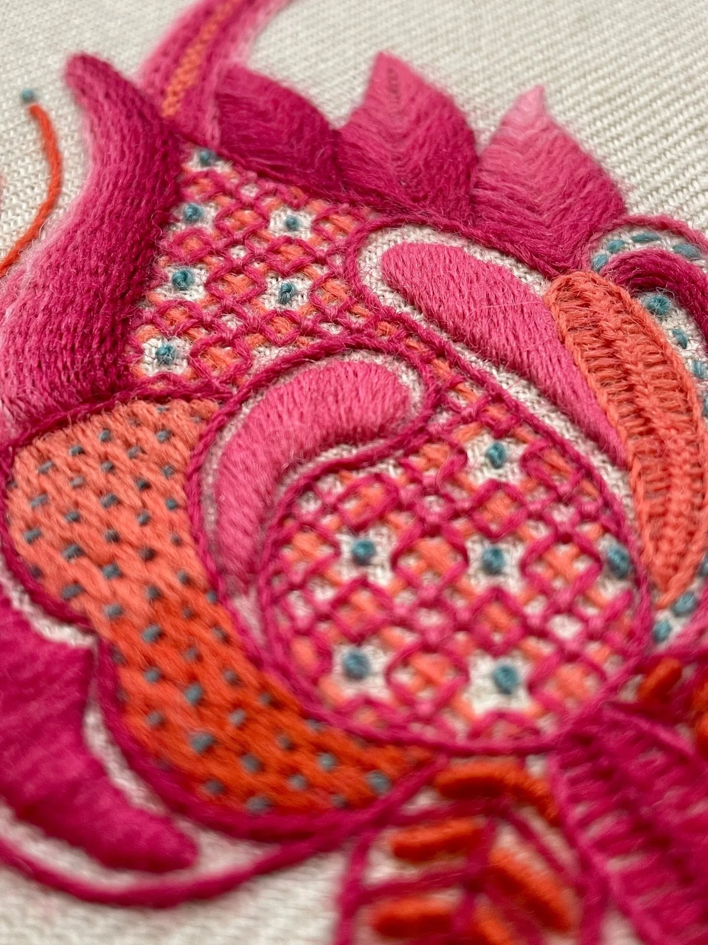 There are two new courses opening very soon ✨

If you&rsquo;ve been thinking about joining, now is the time to make sure you&rsquo;re on the waitlist.

Sunburst Crewel
A 10-week course exploring colour, texture, and the technical side of surface stit