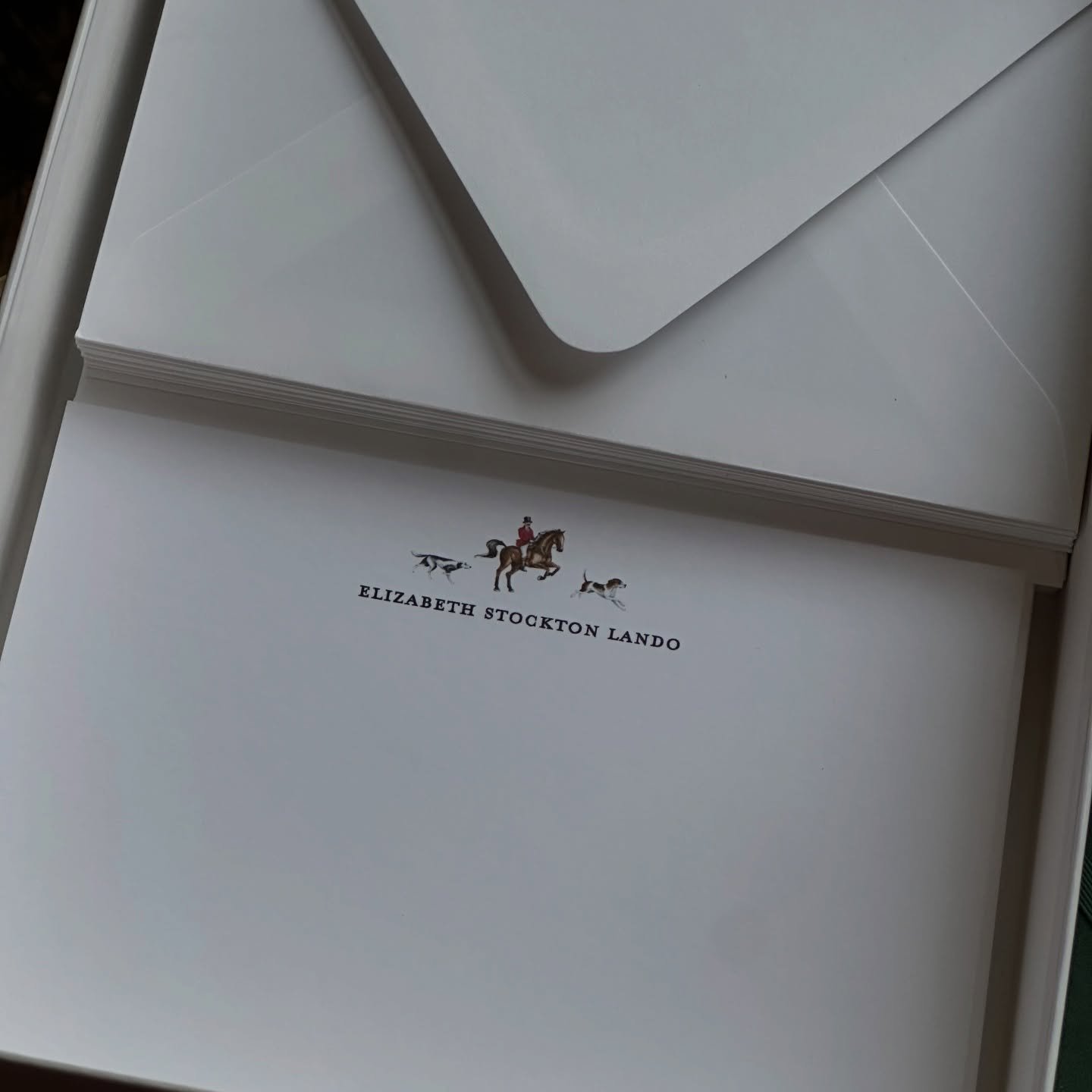 There&rsquo;s nothing better than a holiday gift that feels thoughtful and useful. Enter: customized stationery sets. Perfect for stockings, bridesmaid gifting, or anyone who deserves a little pretty paper under the tree 🎁💌
.
.
.
#holiday #holidayg