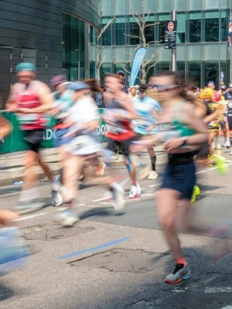 Pain recovery for athletes: Stressful runners in a race. Image is blurred to show intensity and fatigue. Effective pain management and recovery involves feeding the right pace for you at each step of recovery.