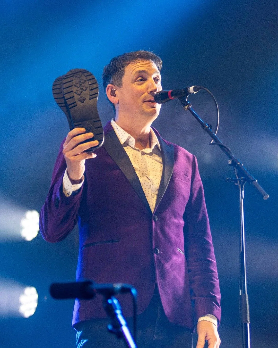 #ThrowbackThursday

The moment @gary_innes123 boots gave up just before he went on stage with @manranofficial... 

It might be time for a new pair this year 👀

📸 @rae_mckenzie_islay