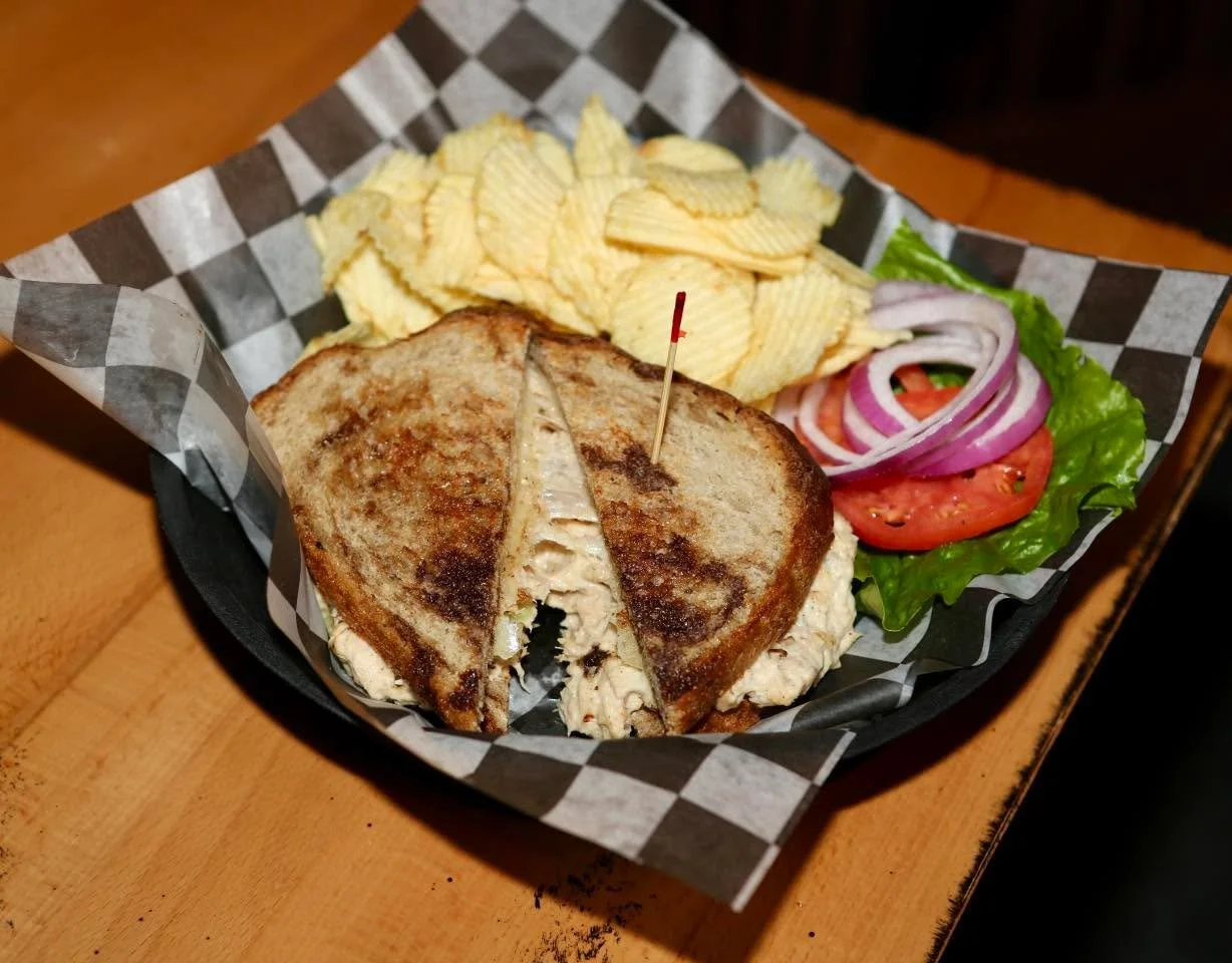 Always keeping it fresh with Shirley&rsquo;s lunches🤩🥪

#shirleysbargrill #westdesmoines #waukee #tunamelt #lunchspecial