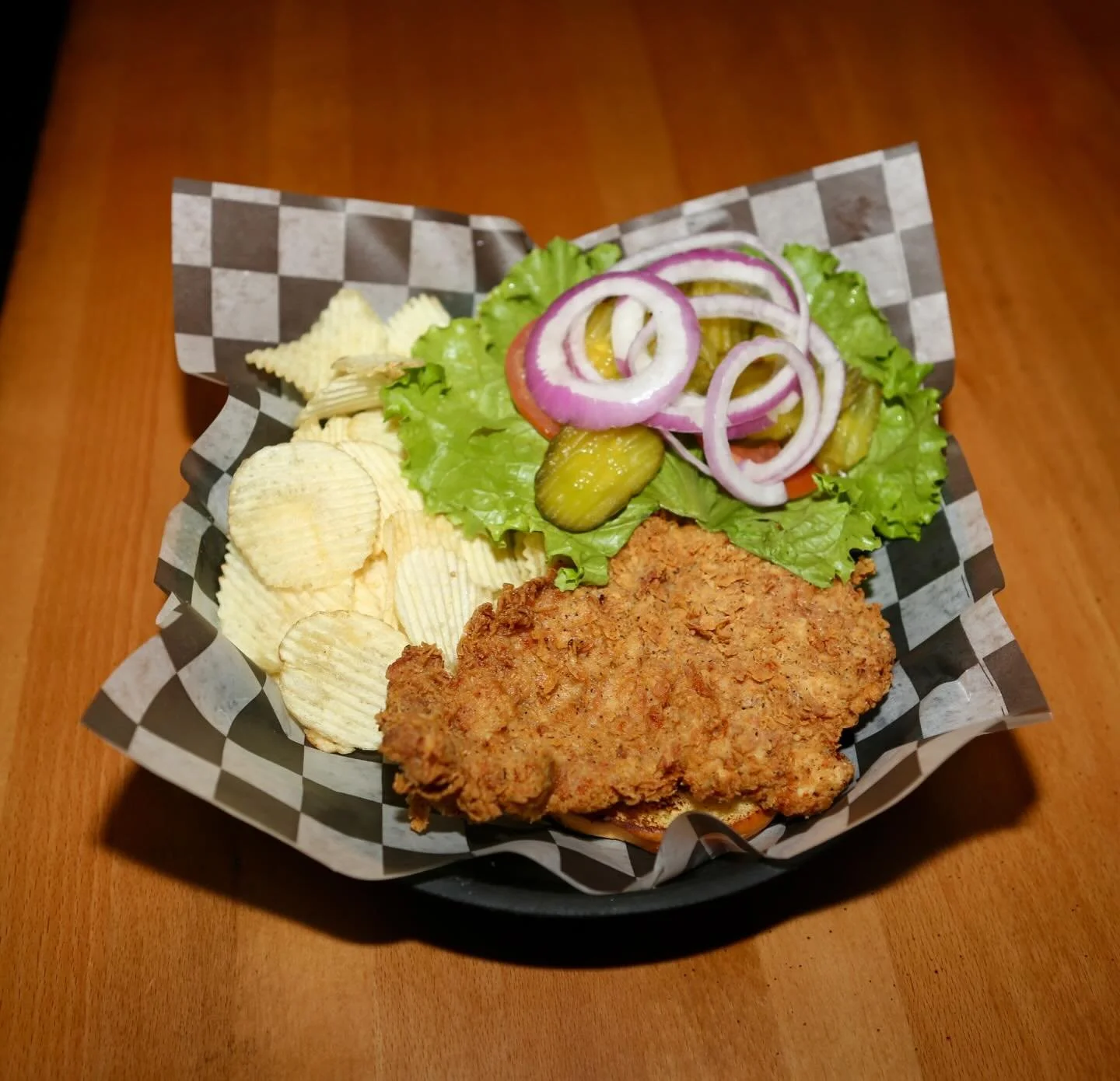 Tuesdays mean it&rsquo;s time for a Tenderloin😋
Grab this meal deal for JUST $10 from 11am-2pm today! Don&rsquo;t miss out!🥪🎉

#shirleysbargrill #westdesmoines #waukee #lunchspecial #tenderloinsandwich