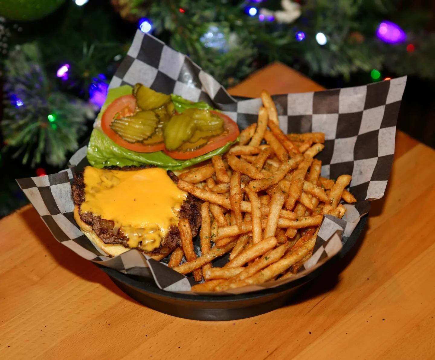 Fridays call for some Shirley&rsquo;s Smashburgers🤩🍔
It may be chilly, so let a delicious lunch warm you up! Grab our classic smashburger for just $10 from 11-2🎉

#shirleysbargrill #westdesmoines #waukee #smashburger #lunchspecial