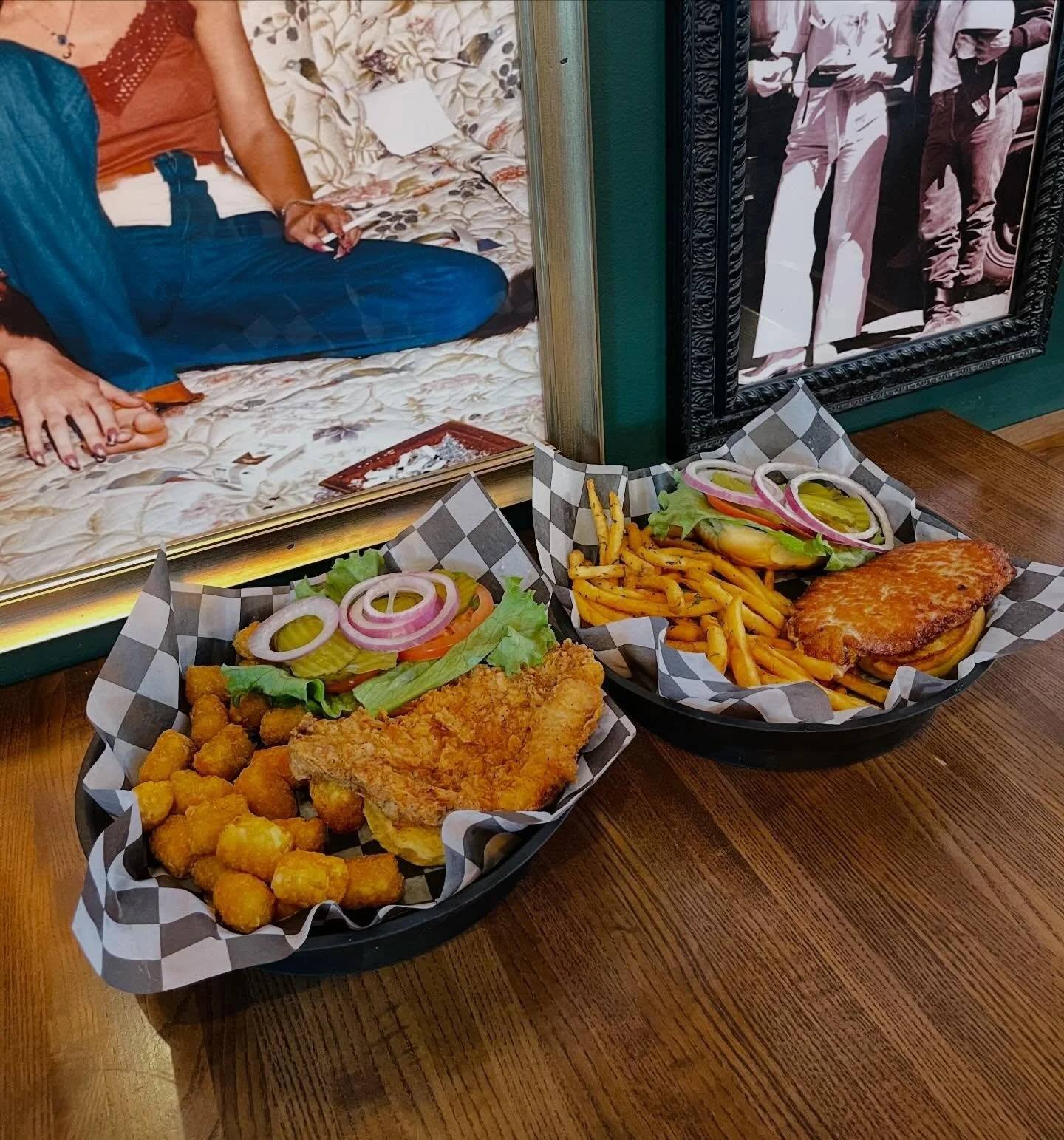 It&rsquo;s Tenderloin Tuesday people!! Whether you prefer it breaded or grilled, we&rsquo;ve got the perfect lunch option for you right here🍗🥪

#shirleysbargrill #shirleys #lunchspecial #tenderloin #tenderlointuesday