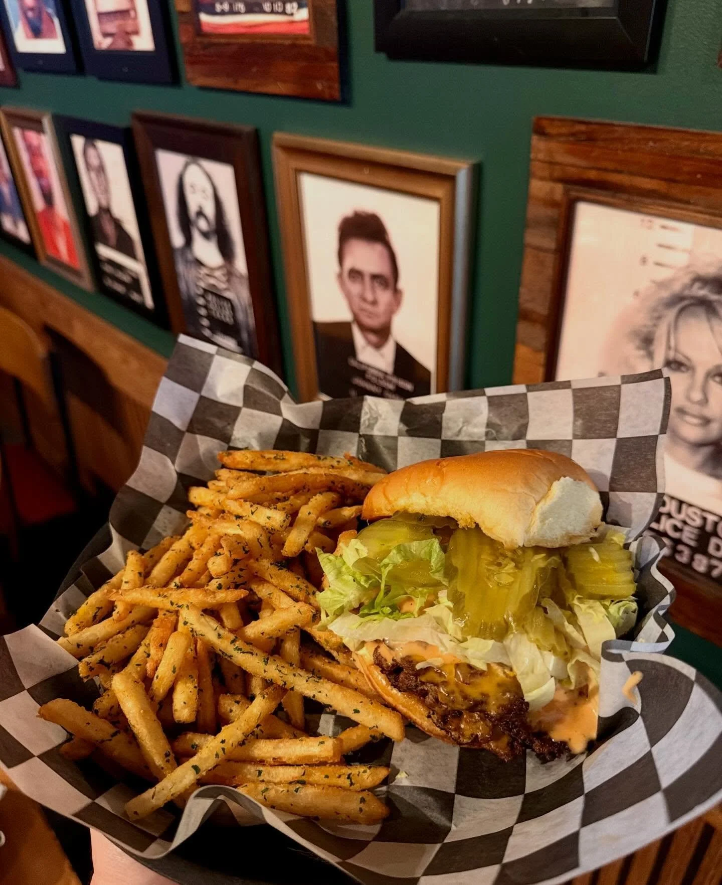 In the mood for a Shirley&rsquo;s Smashburger? Head on over between 11am and 2pm and grab one for JUST $10🍔

#shirleysbargrill #lunchspecial #smashburger #westdesmoines #waukee