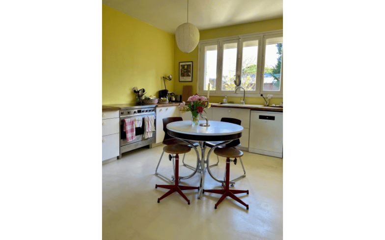 sol en béton ciré dans cuisine d'harmony beton