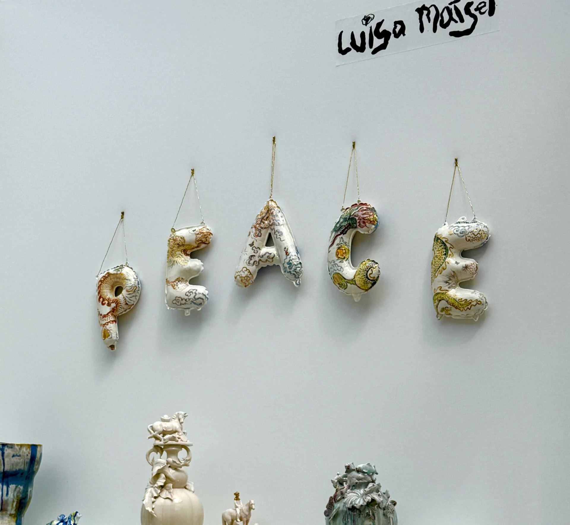 Sculpture "Peace" en ballons de céramique par Luisa Maisel