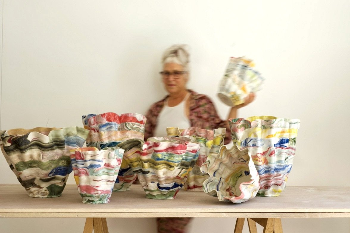 “La terre me permet d’être peintre et sculpteur en même temps.” Luisa Maisel