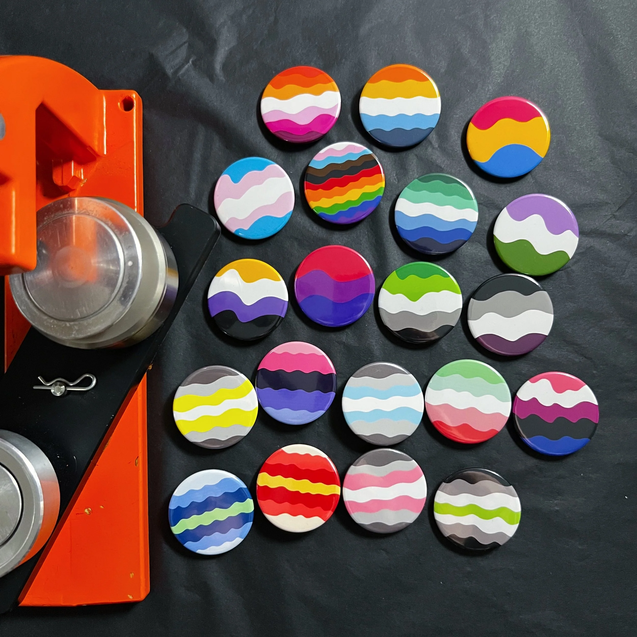 WOBBLY PRIDE FLAG BADGES