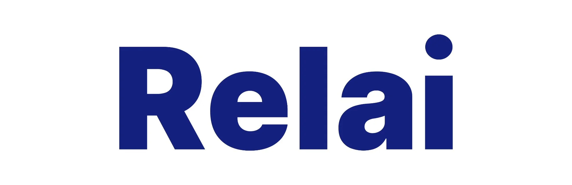 Testo blu con la parola 'Relax' su sfondo bianco.