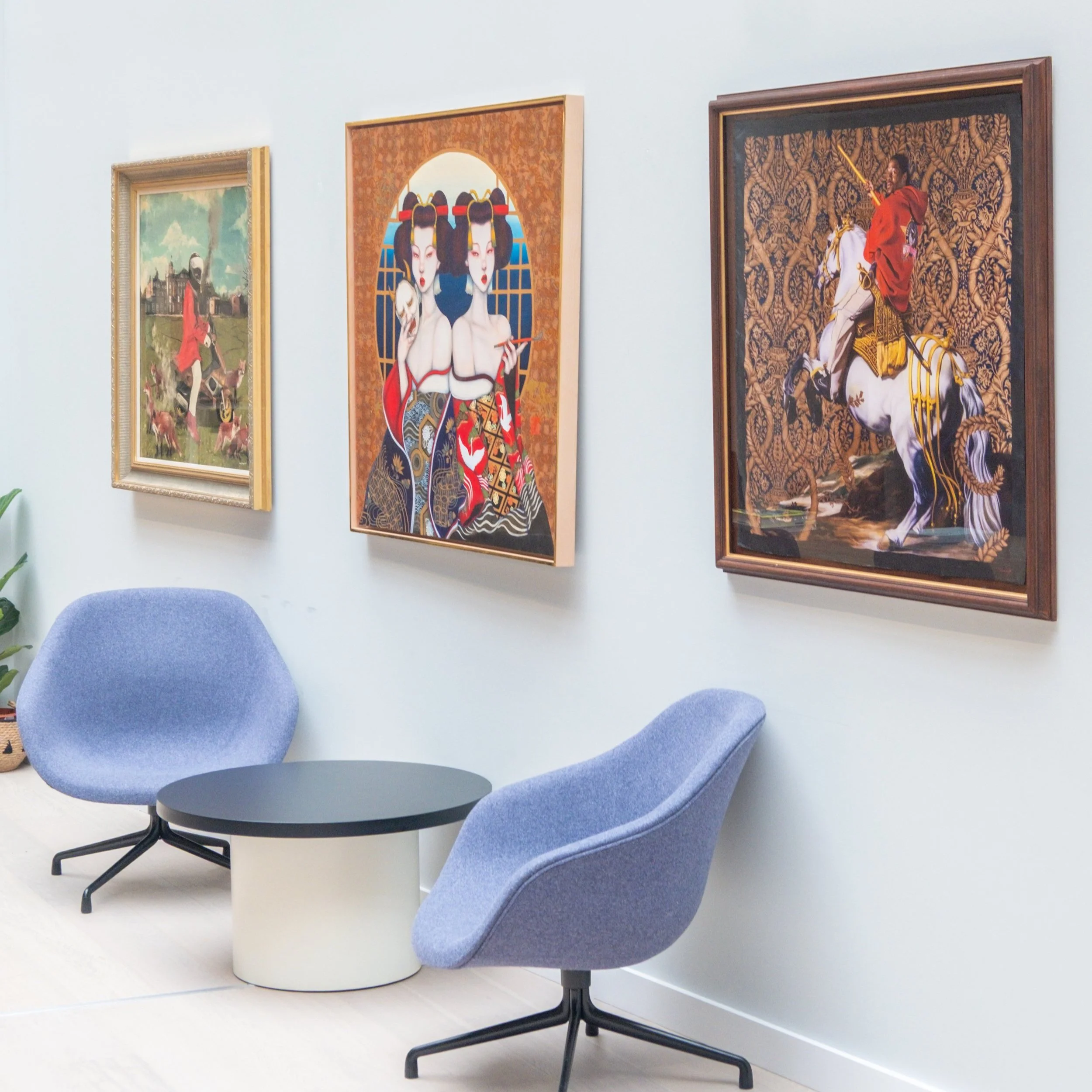 How Art Advisory Services Support Interior Designers in Crafting Meaningful Spaces