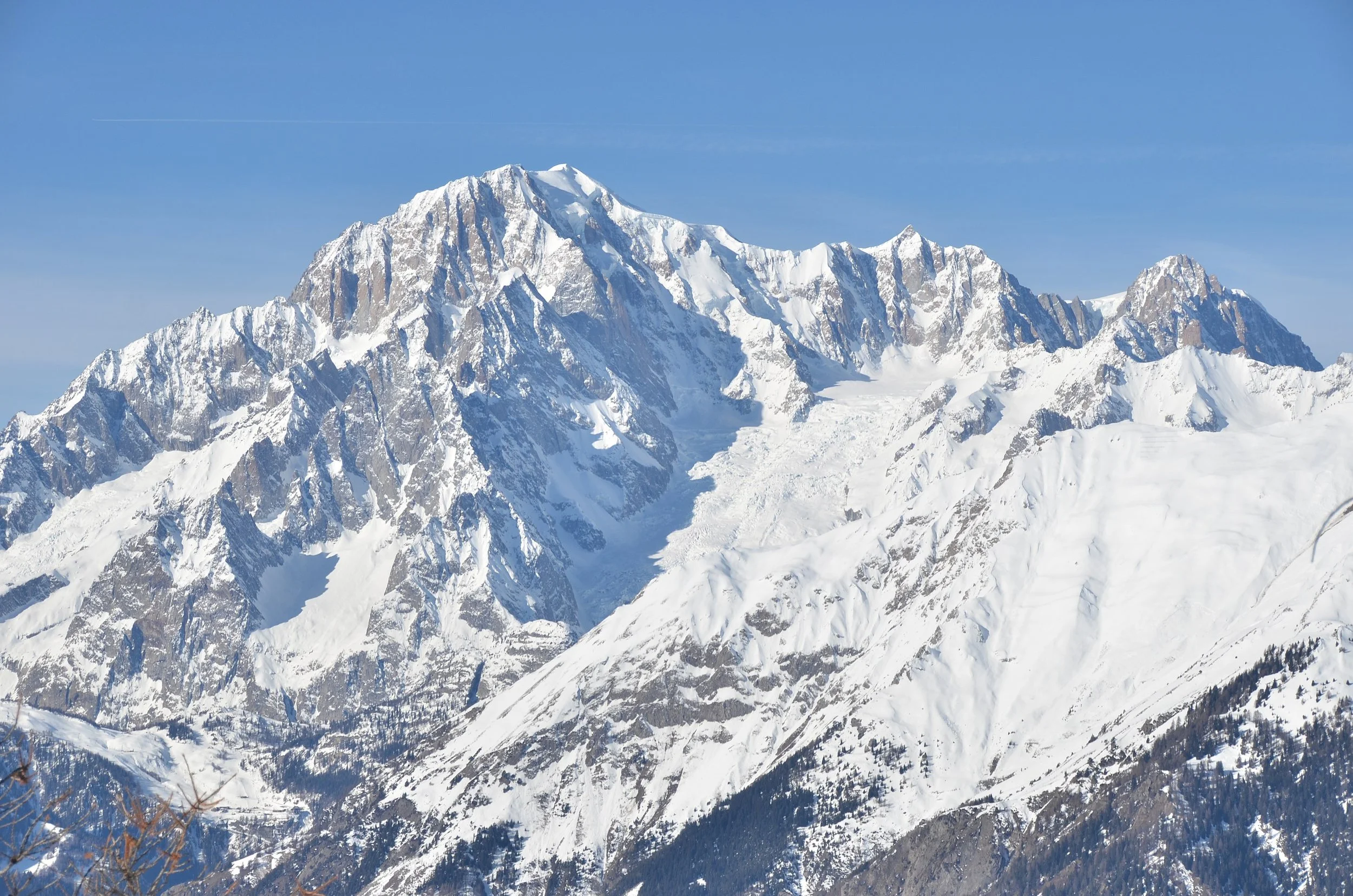 Dive into Montblanc’s VR adventure, combining real-world exploration with virtual storytelling to celebrate the Geosphere 1858 watch and the brand’s heritage. Montblanc VR experience showcasing mountaineering and product storytelling.