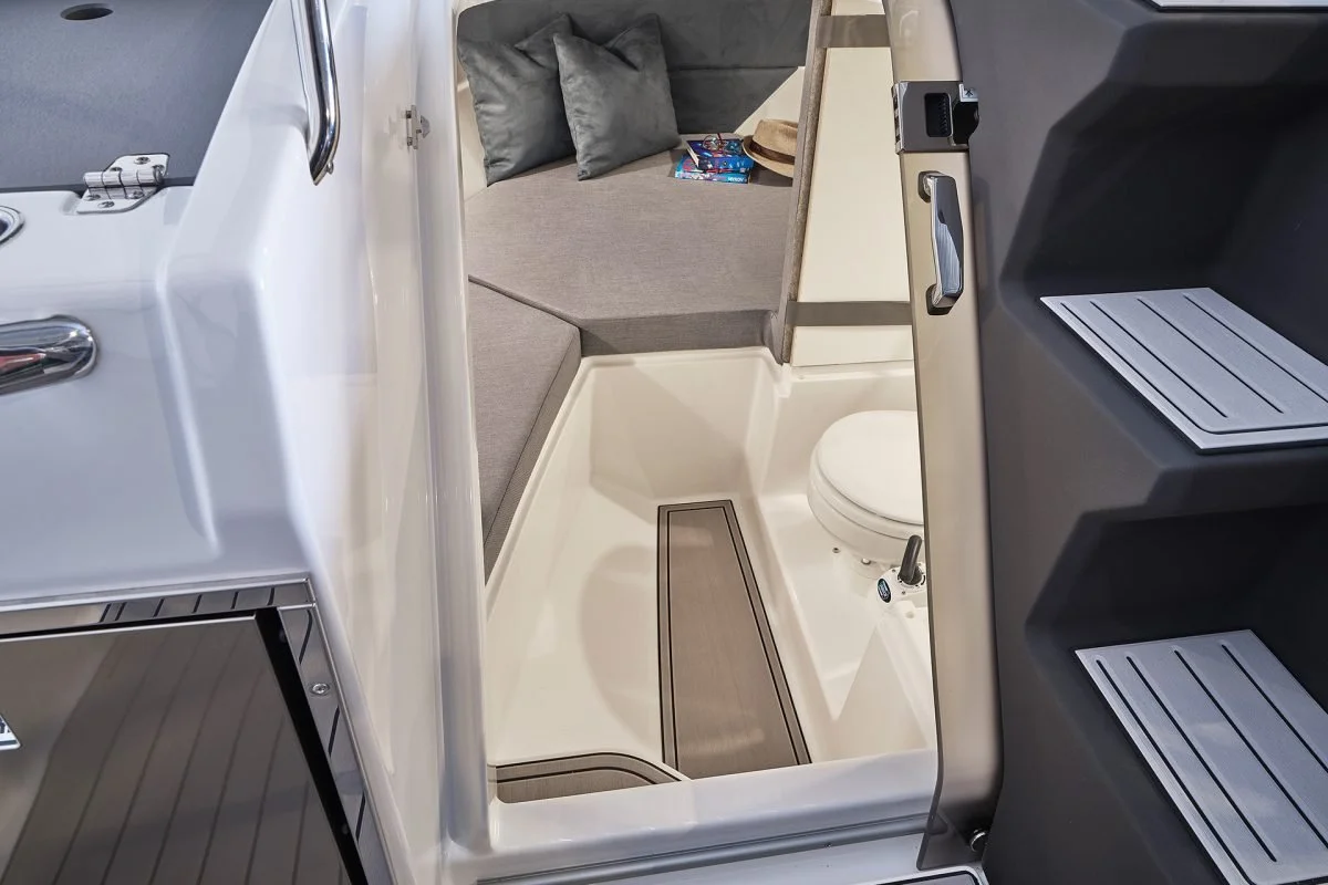 690T_Interior_05-r2n27wi1kg6yd1m1xhyjbosawa2d2zlncoqrkwhmbk.jpg