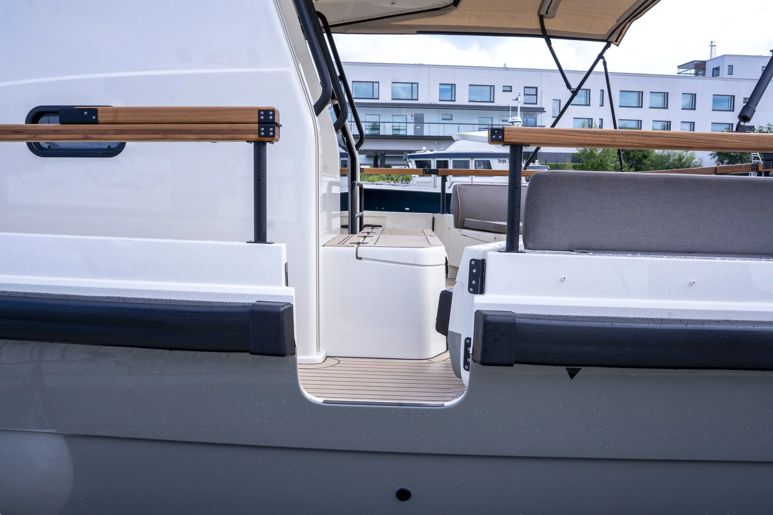 Targa 37_exterior_5.jpg