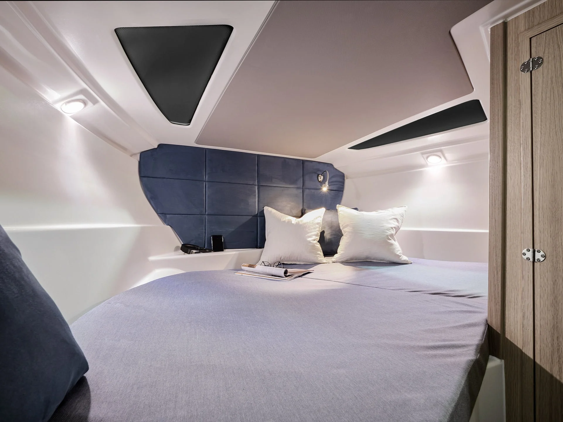770T_Interior_02.jpg
